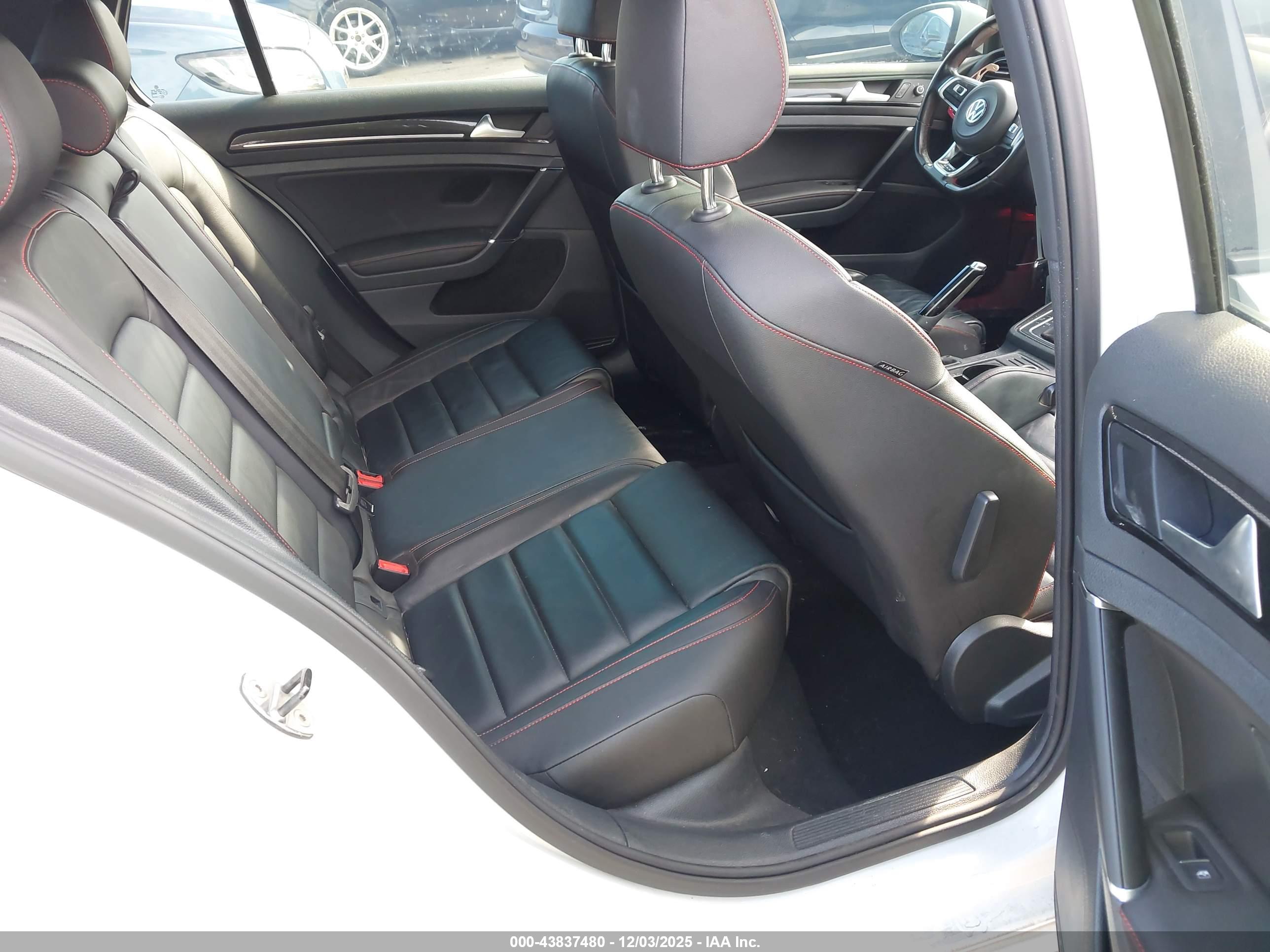 VOLKSWAGEN GOLF image 8