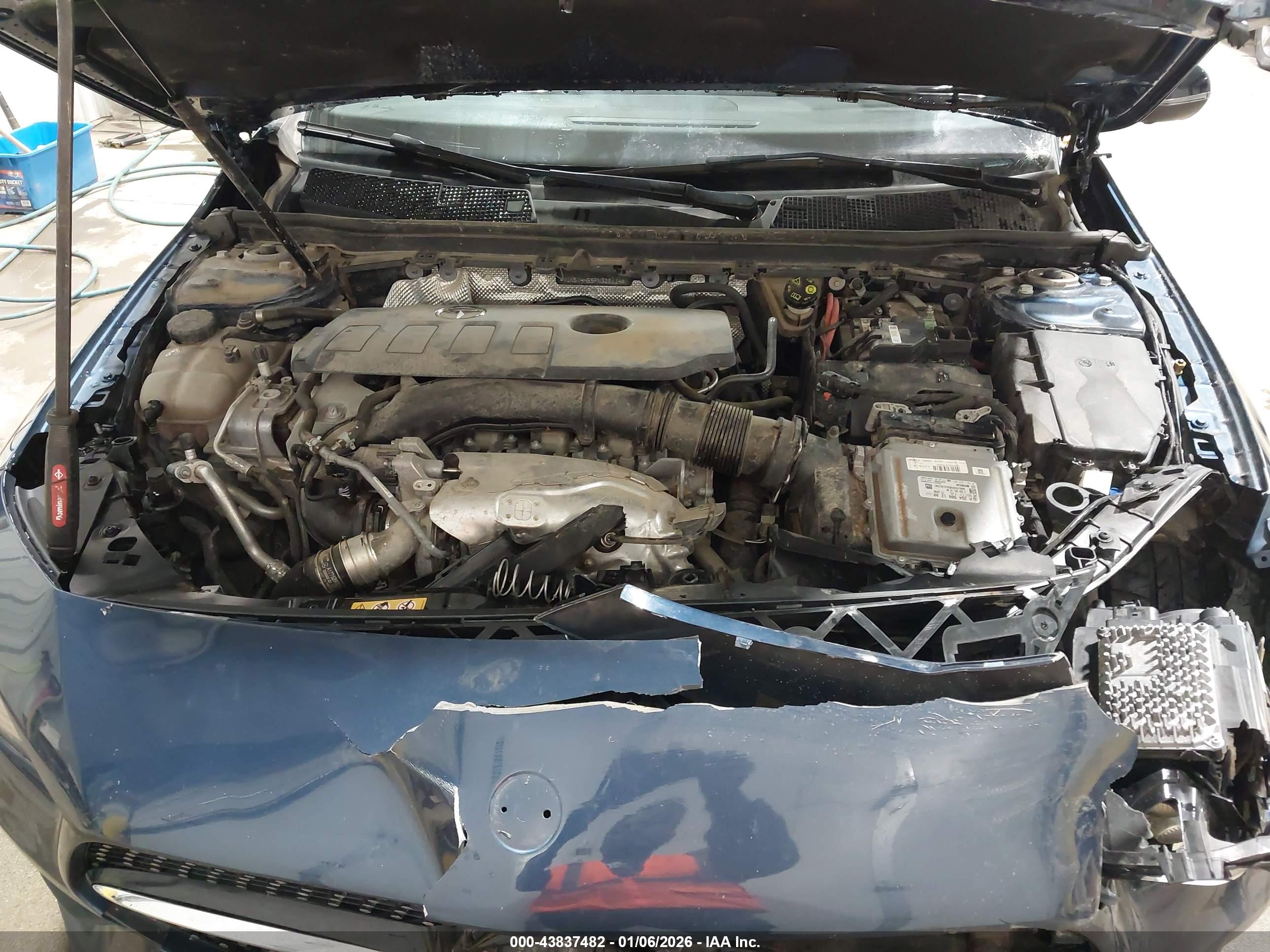 MERCEDES-BENZ CLA image 10