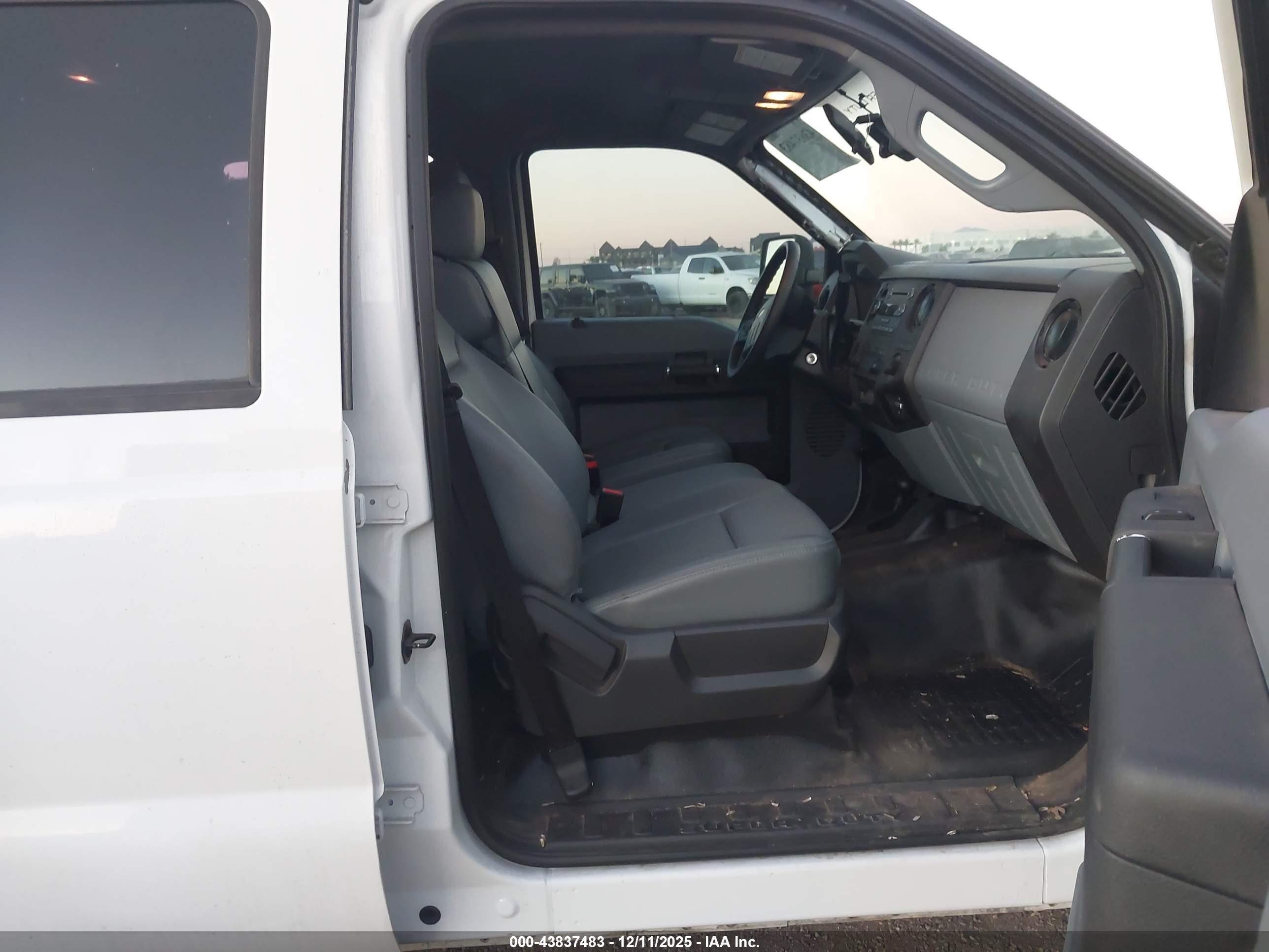FORD F-450 image 8