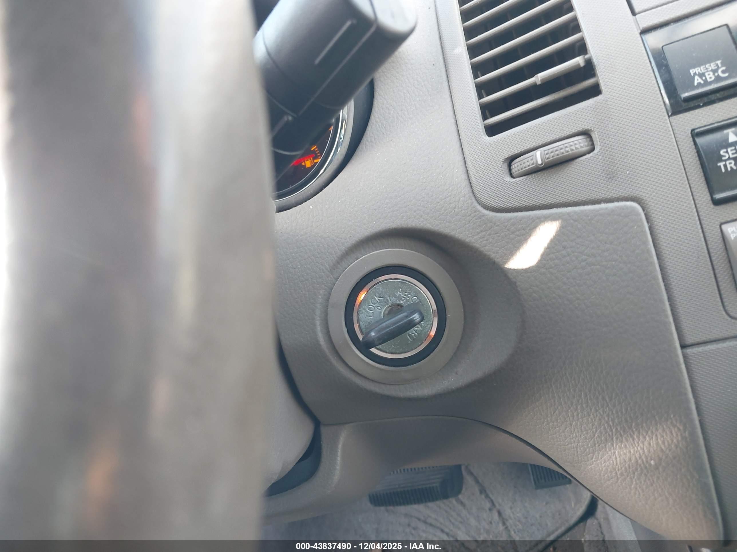 NISSAN ALTIMA image 11