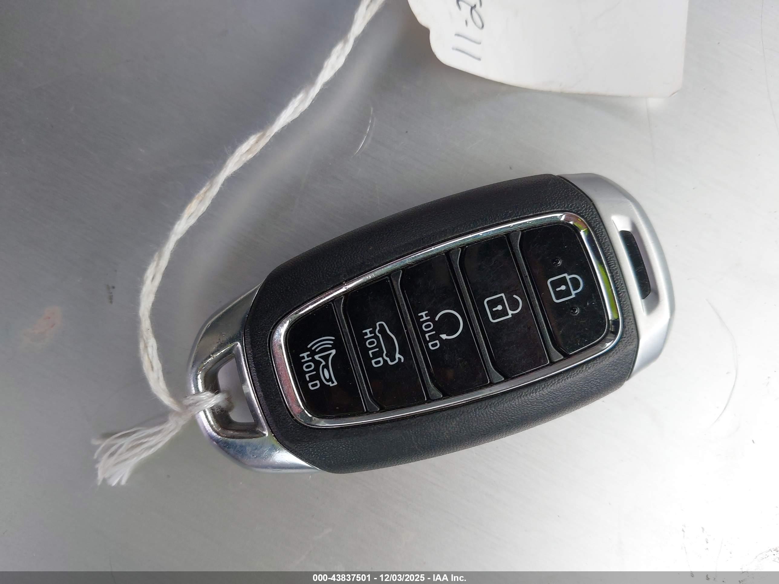 HYUNDAI ELANTRA image 11