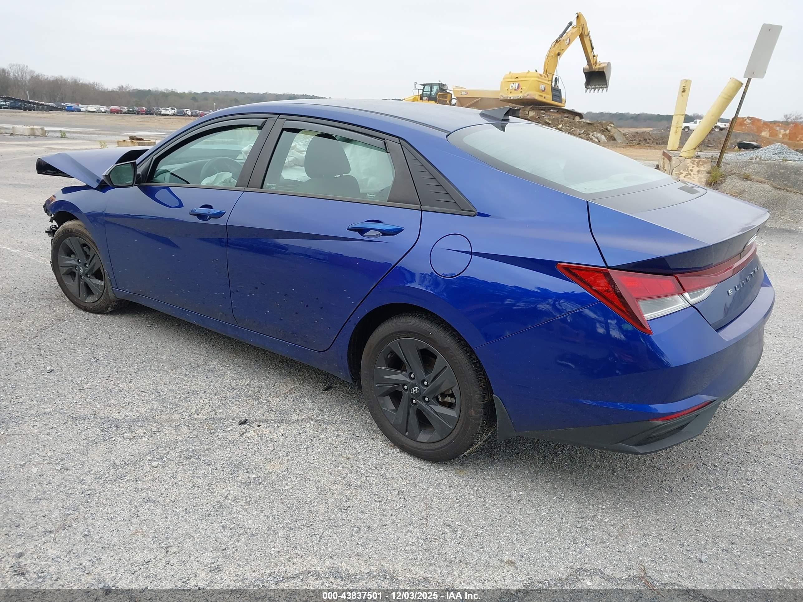 HYUNDAI ELANTRA image 3