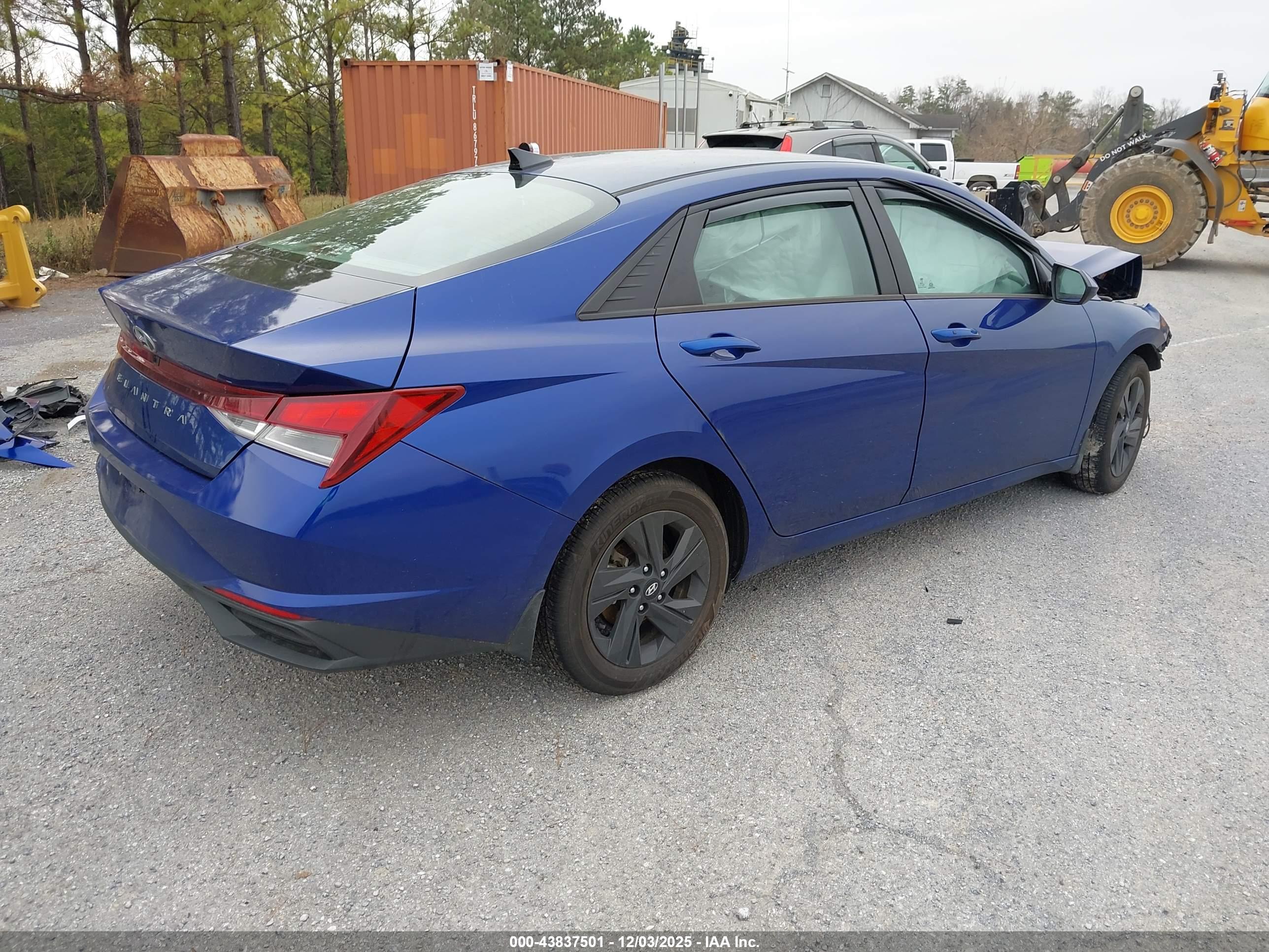 HYUNDAI ELANTRA image 4