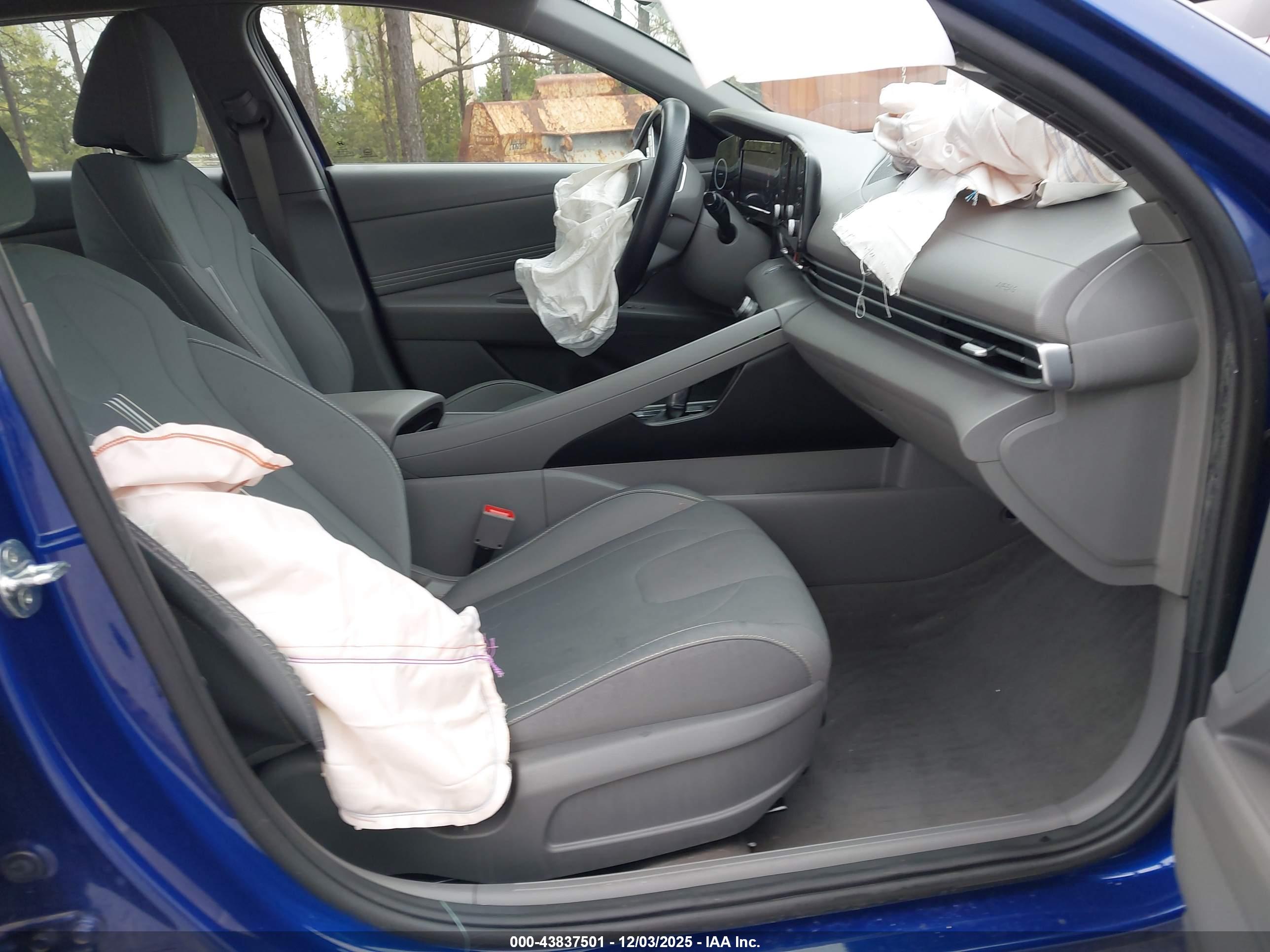 HYUNDAI ELANTRA image 5