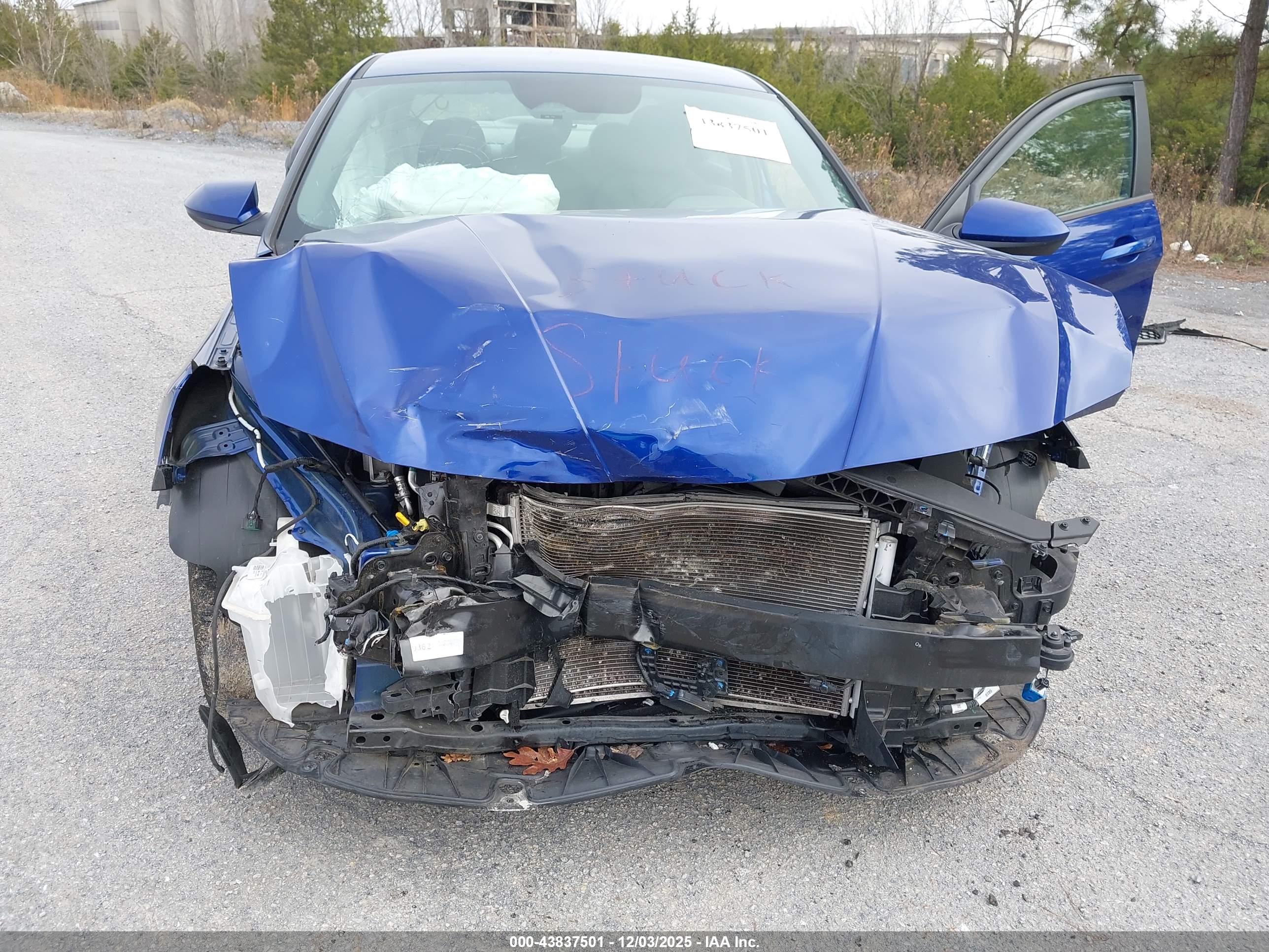 HYUNDAI ELANTRA image 6