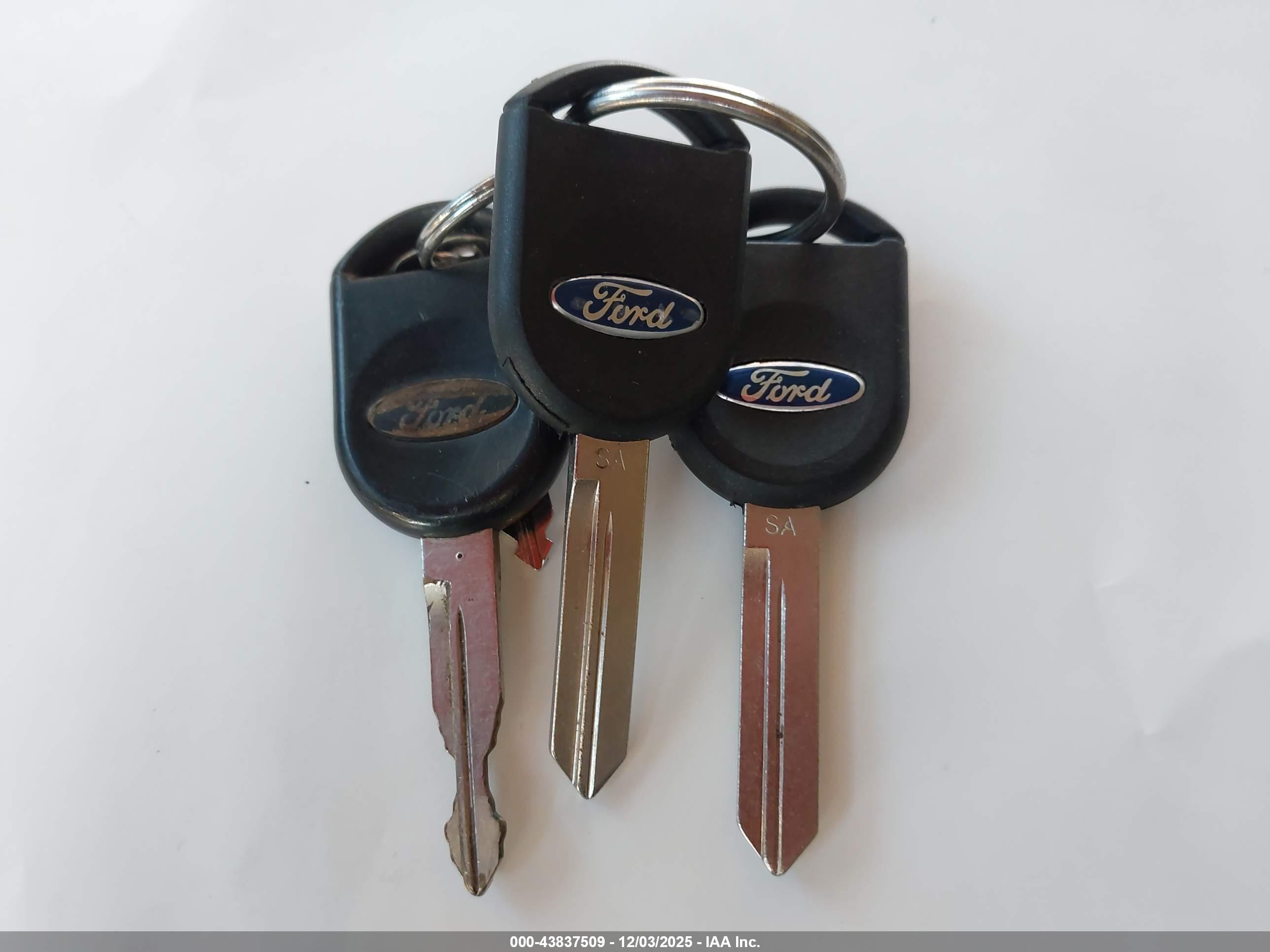 FORD EXPLORER image 11