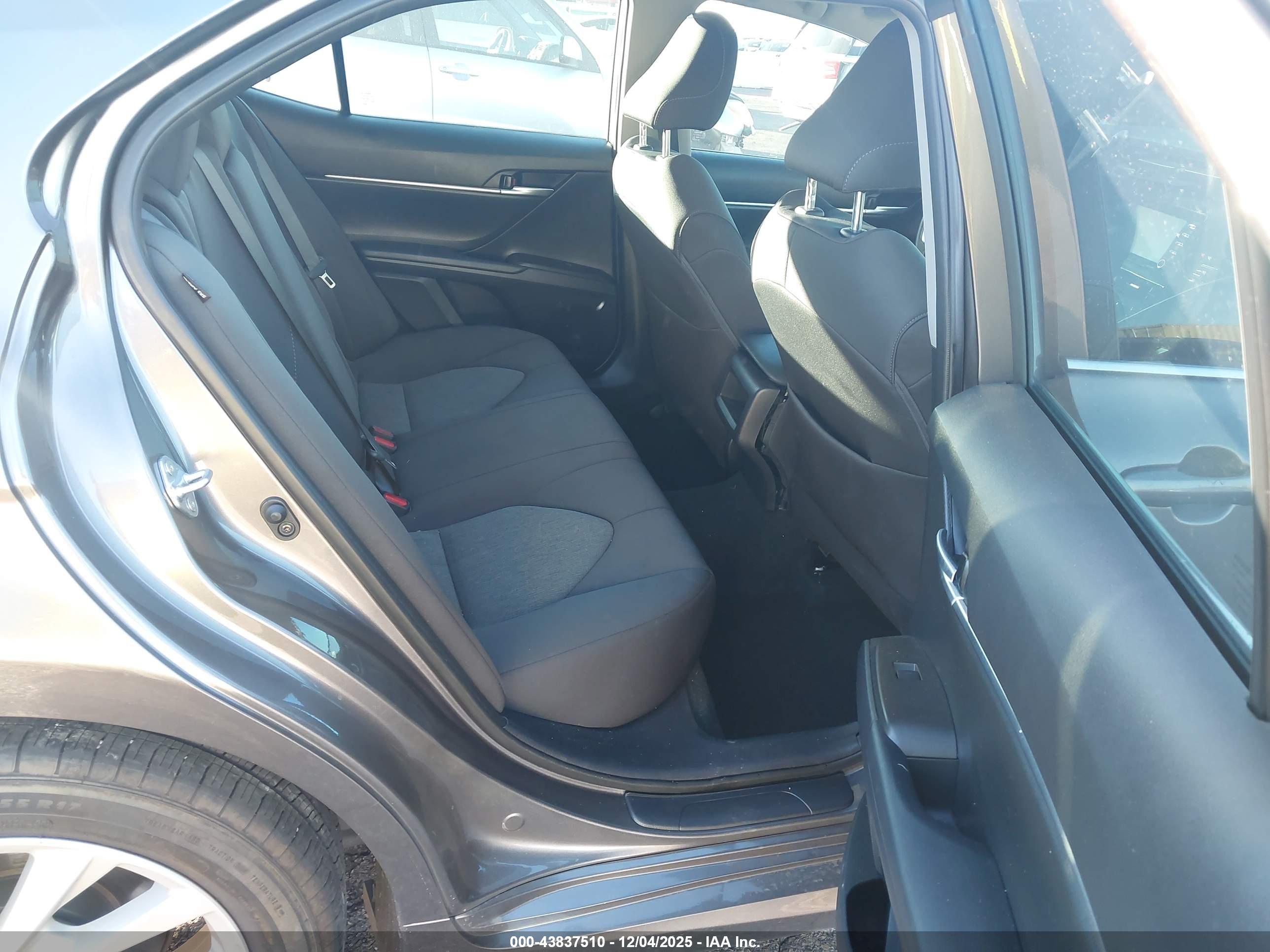 TOYOTA CAMRY image 8