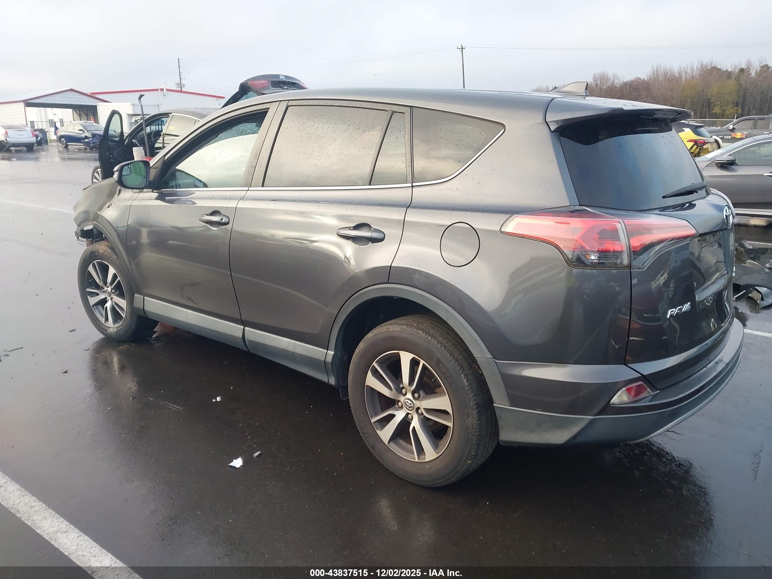 TOYOTA RAV4 image 3