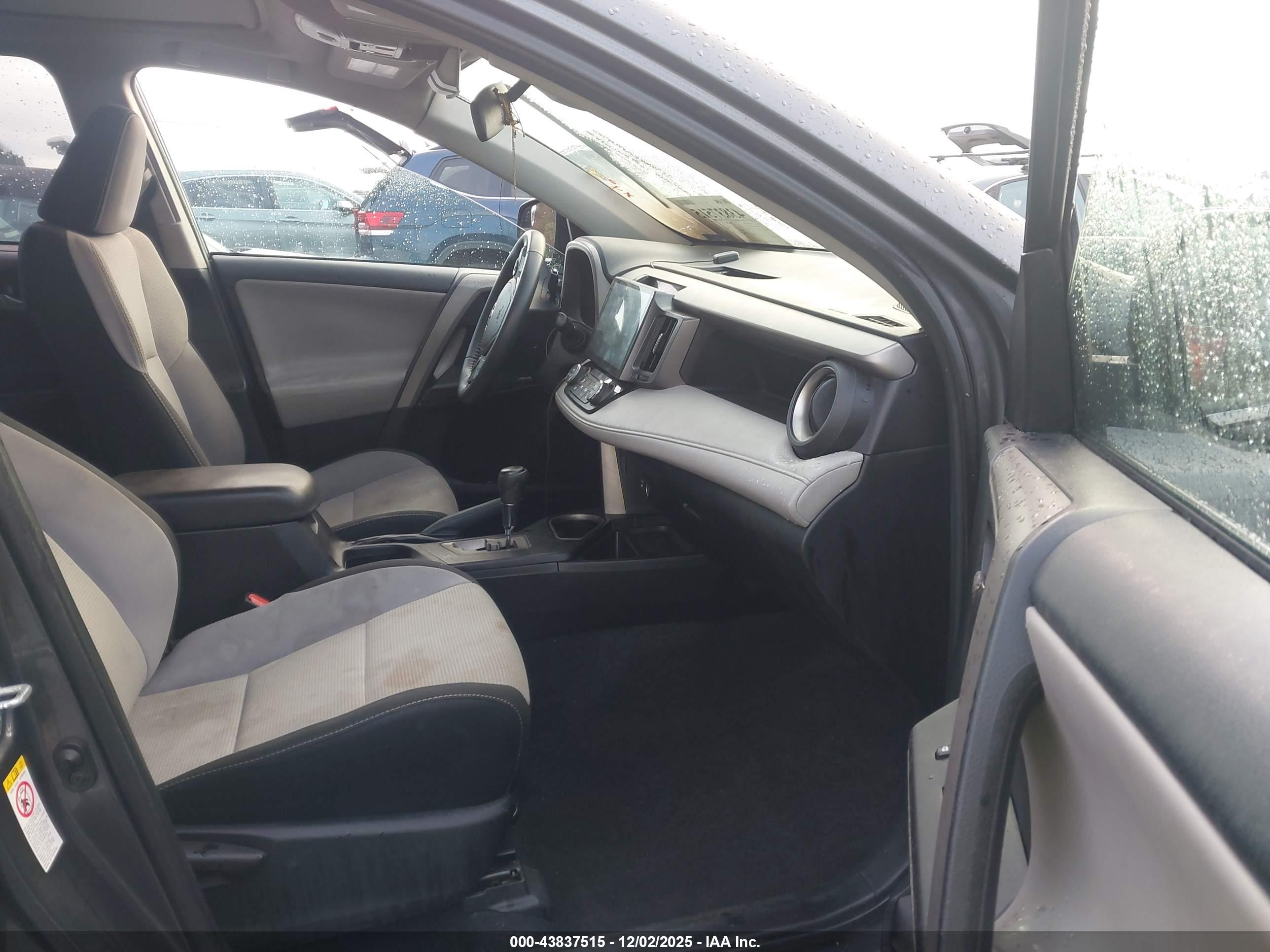 TOYOTA RAV4 image 5