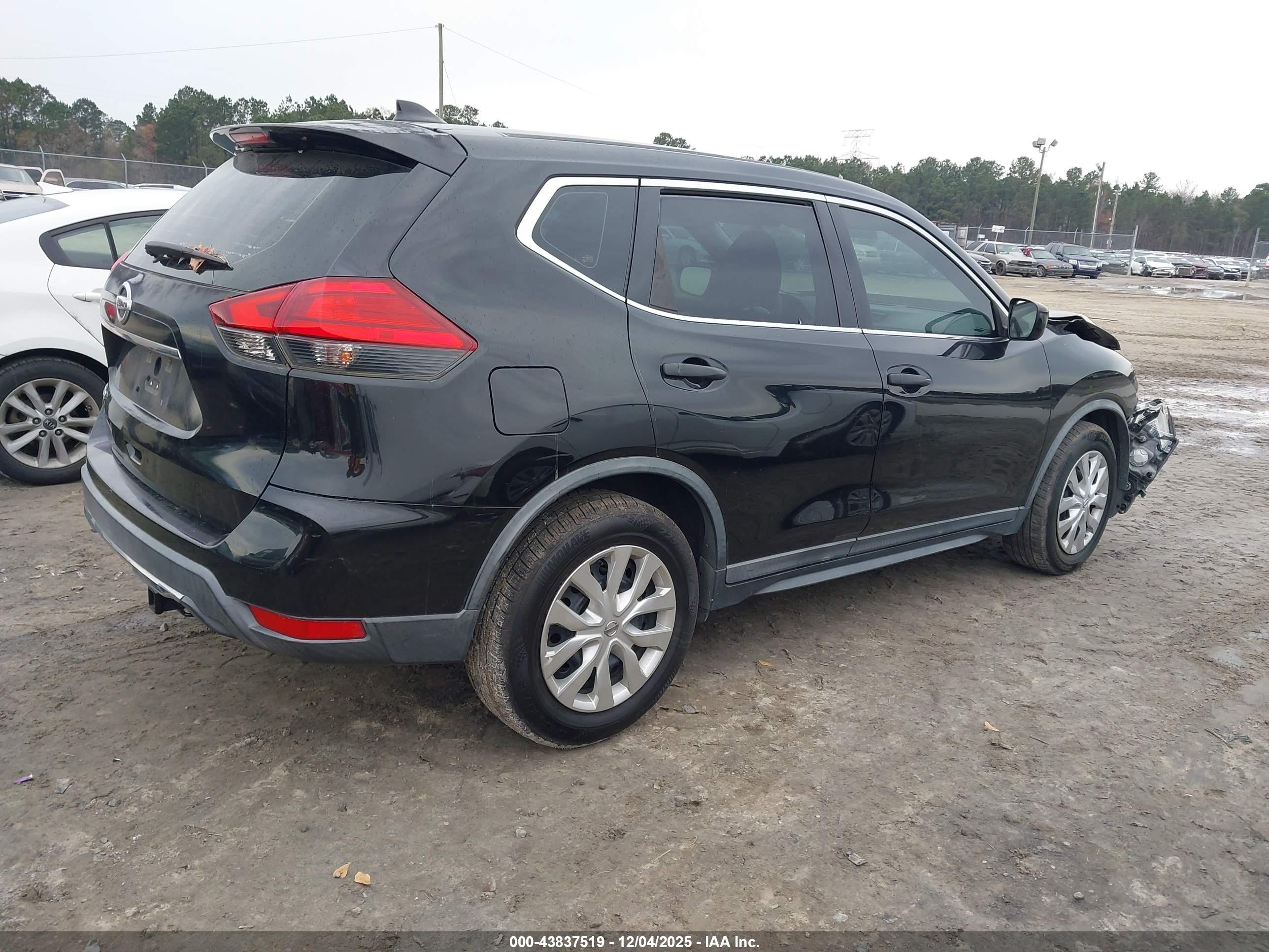 NISSAN ROGUE image 4