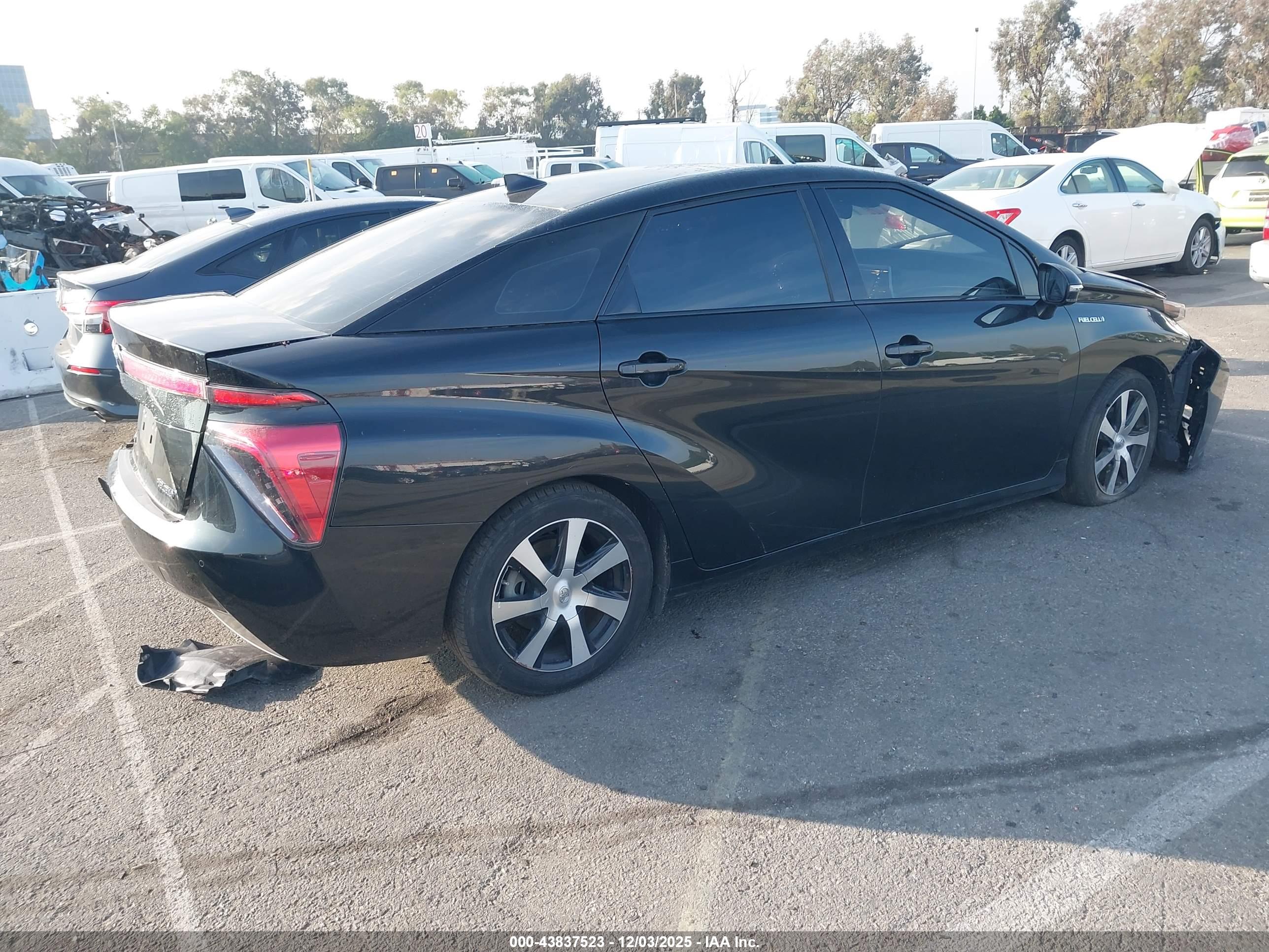 TOYOTA MIRAI image 4