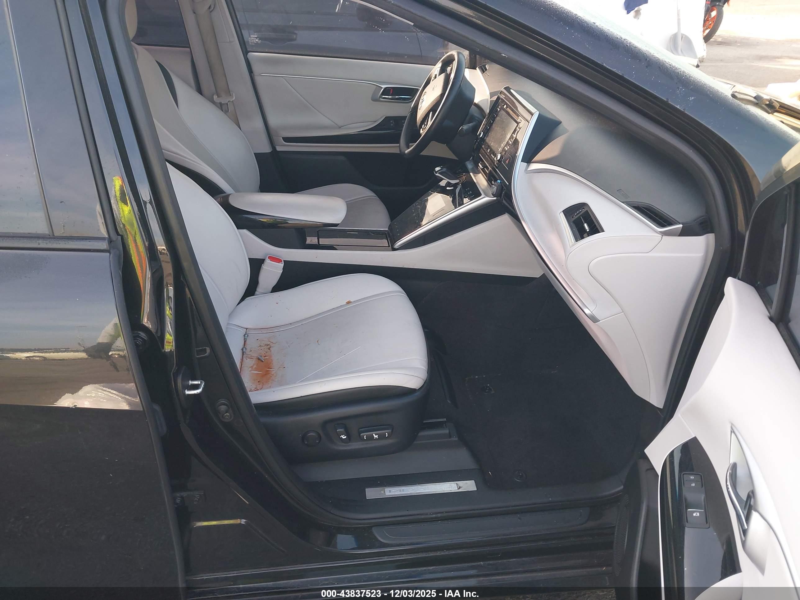 TOYOTA MIRAI image 5