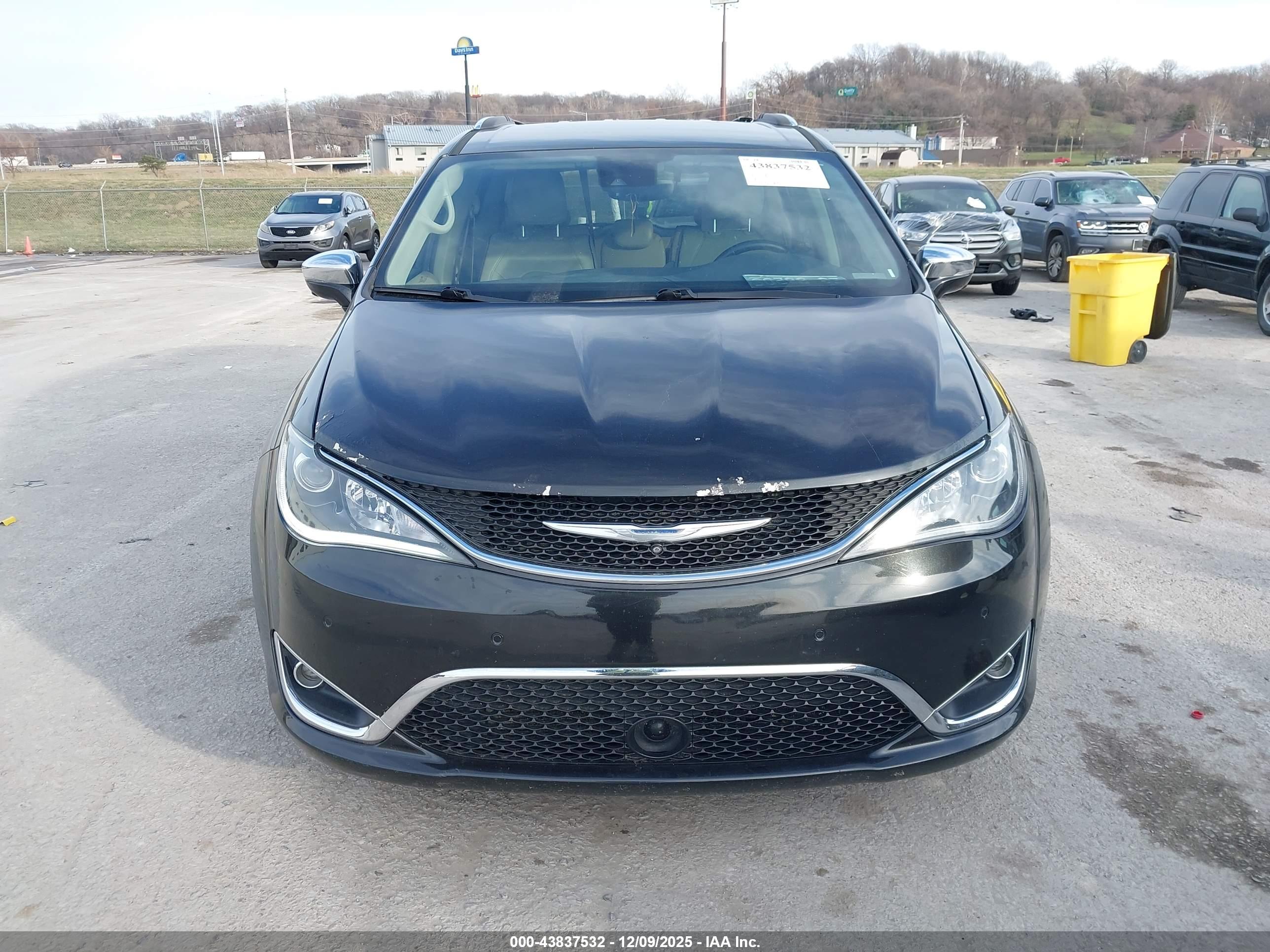 CHRYSLER PACIFICA image 6