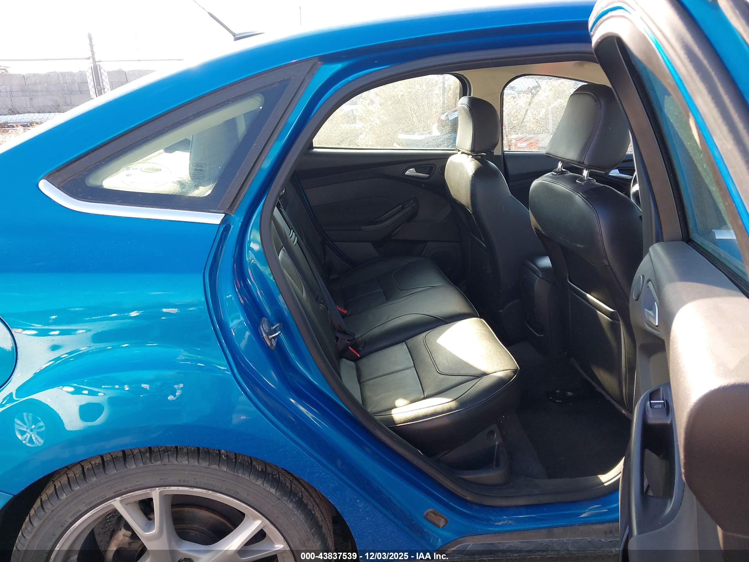 FORD FOCUS image 8