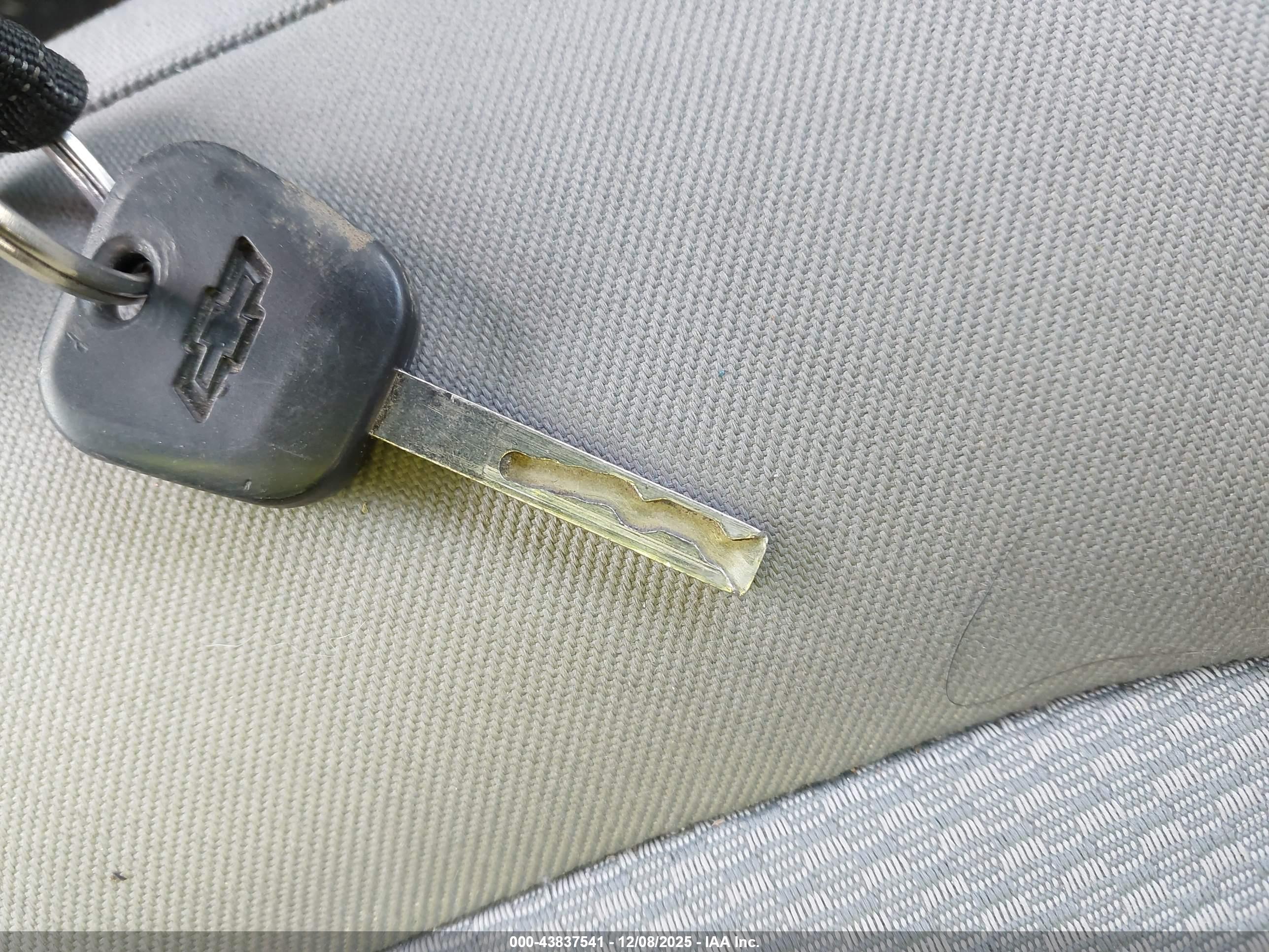 CHEVROLET COLORADO image 11