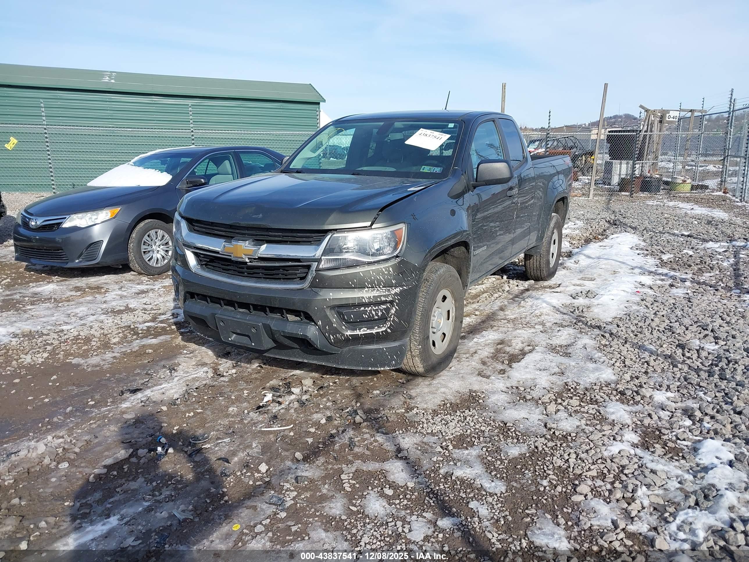 CHEVROLET COLORADO image 2