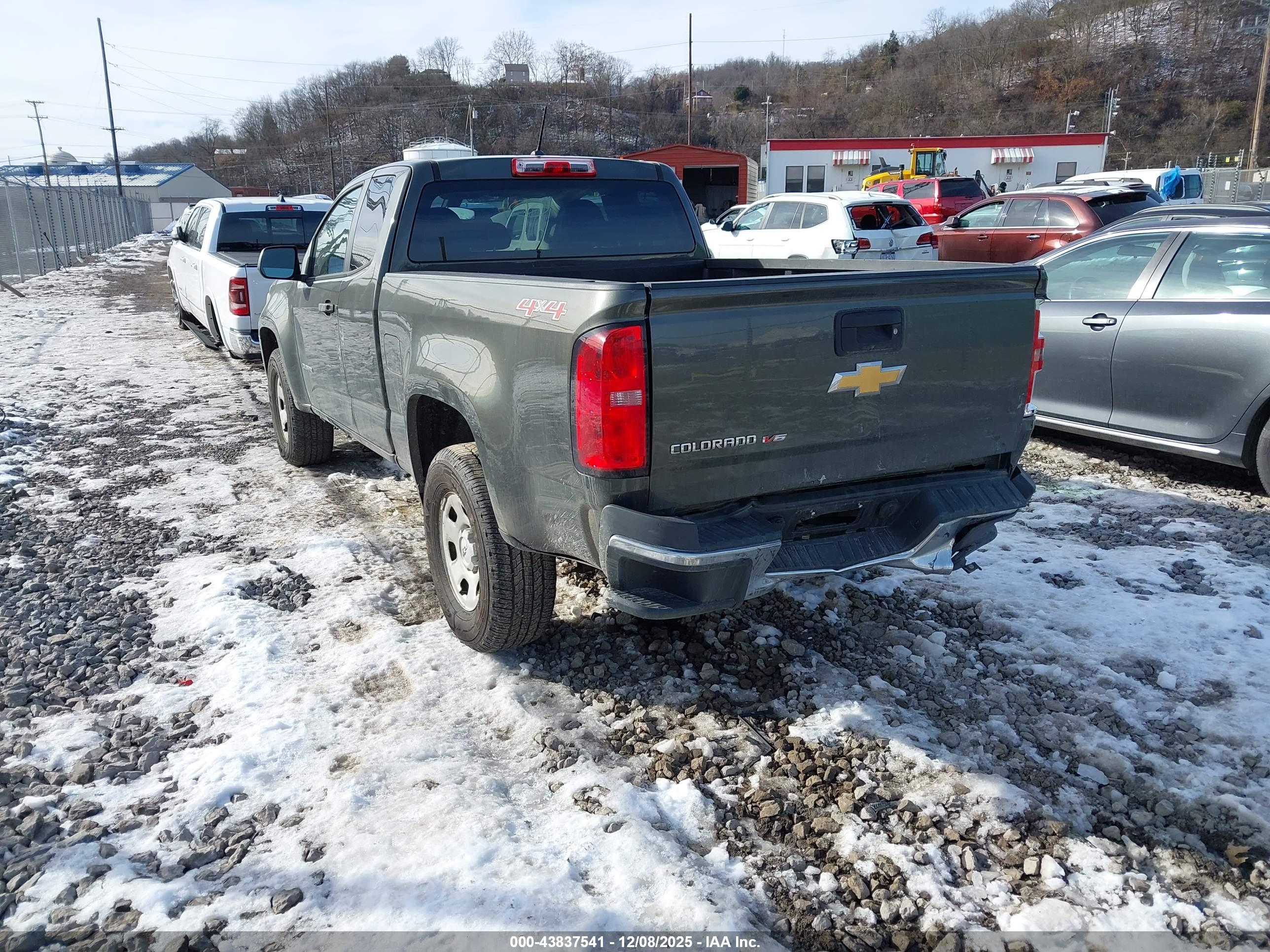 CHEVROLET COLORADO image 3