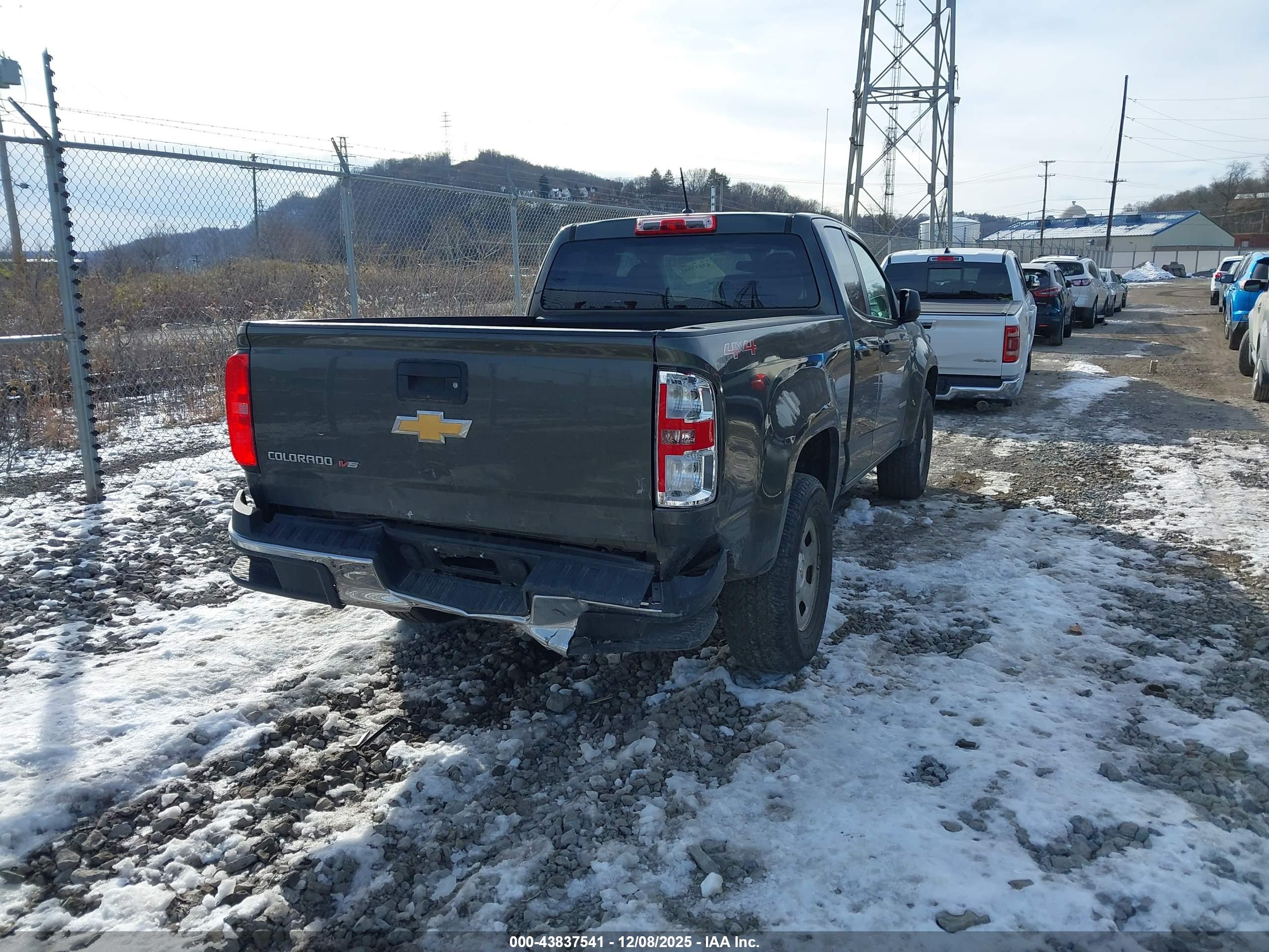 CHEVROLET COLORADO image 4