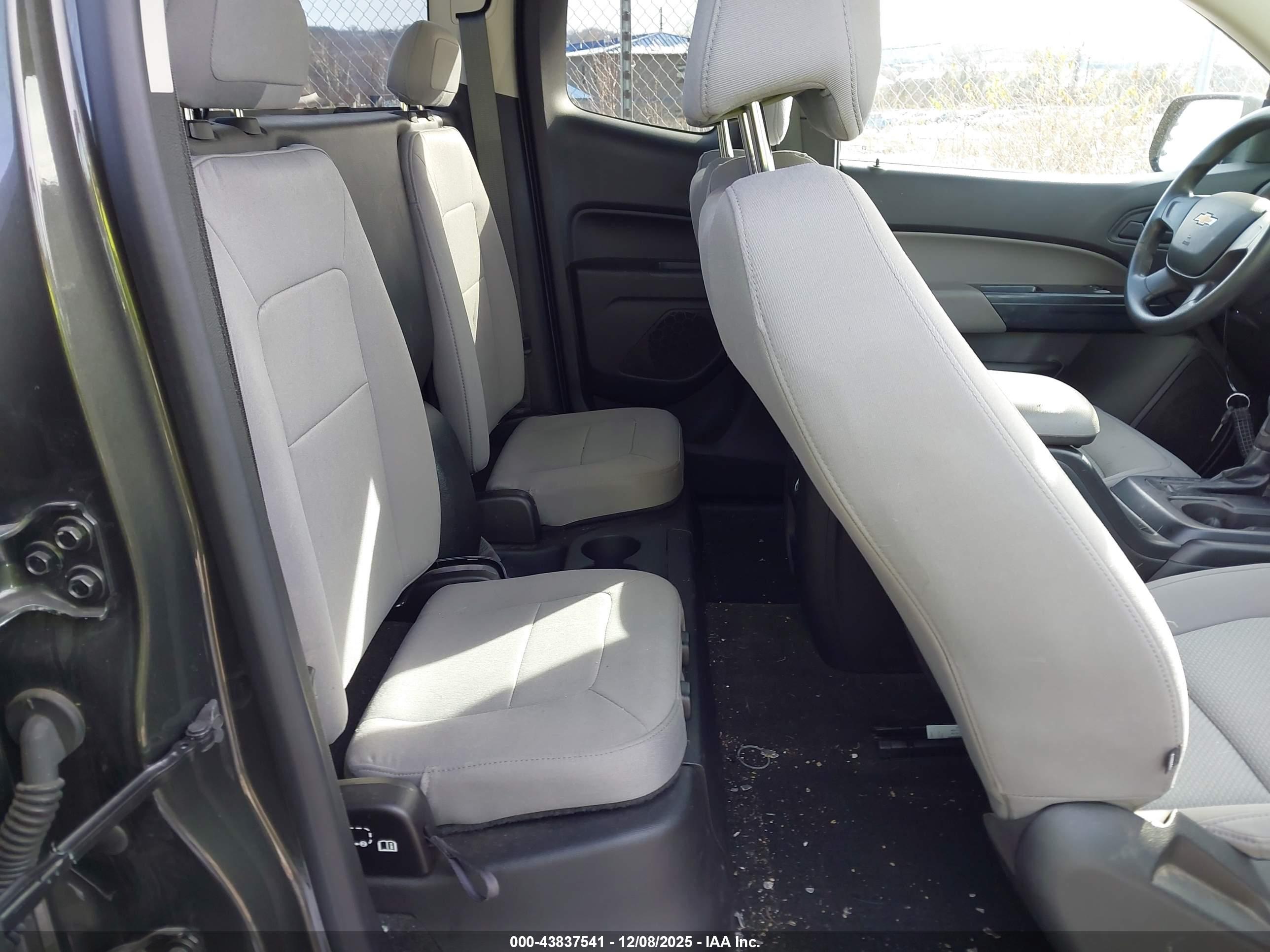 CHEVROLET COLORADO image 8