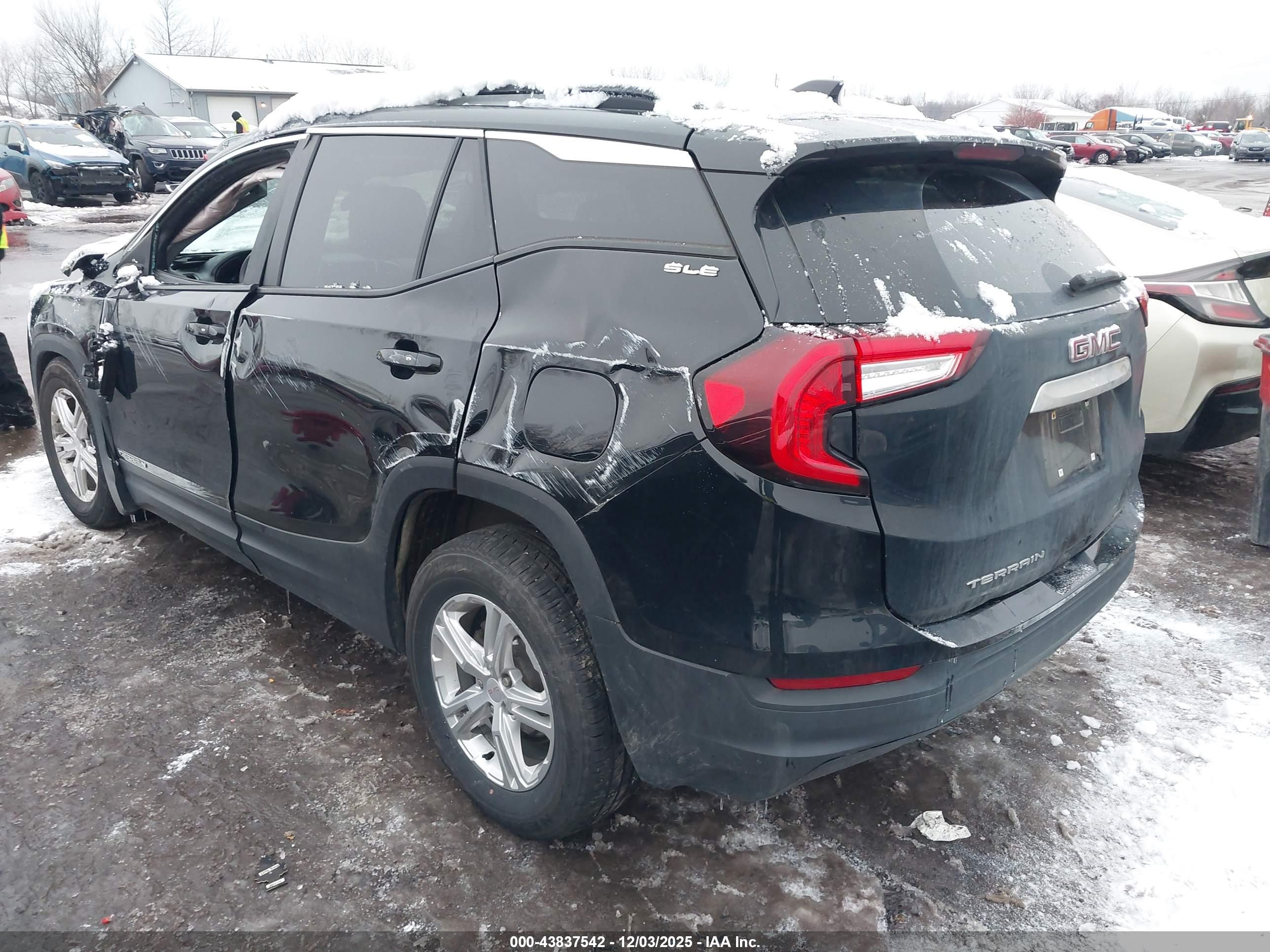 GMC TERRAIN image 3