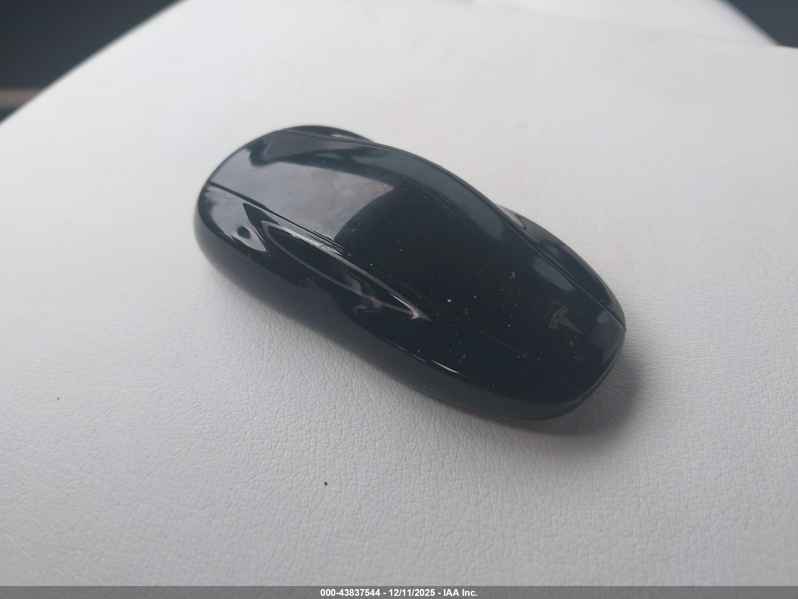 TESLA MODEL image 11