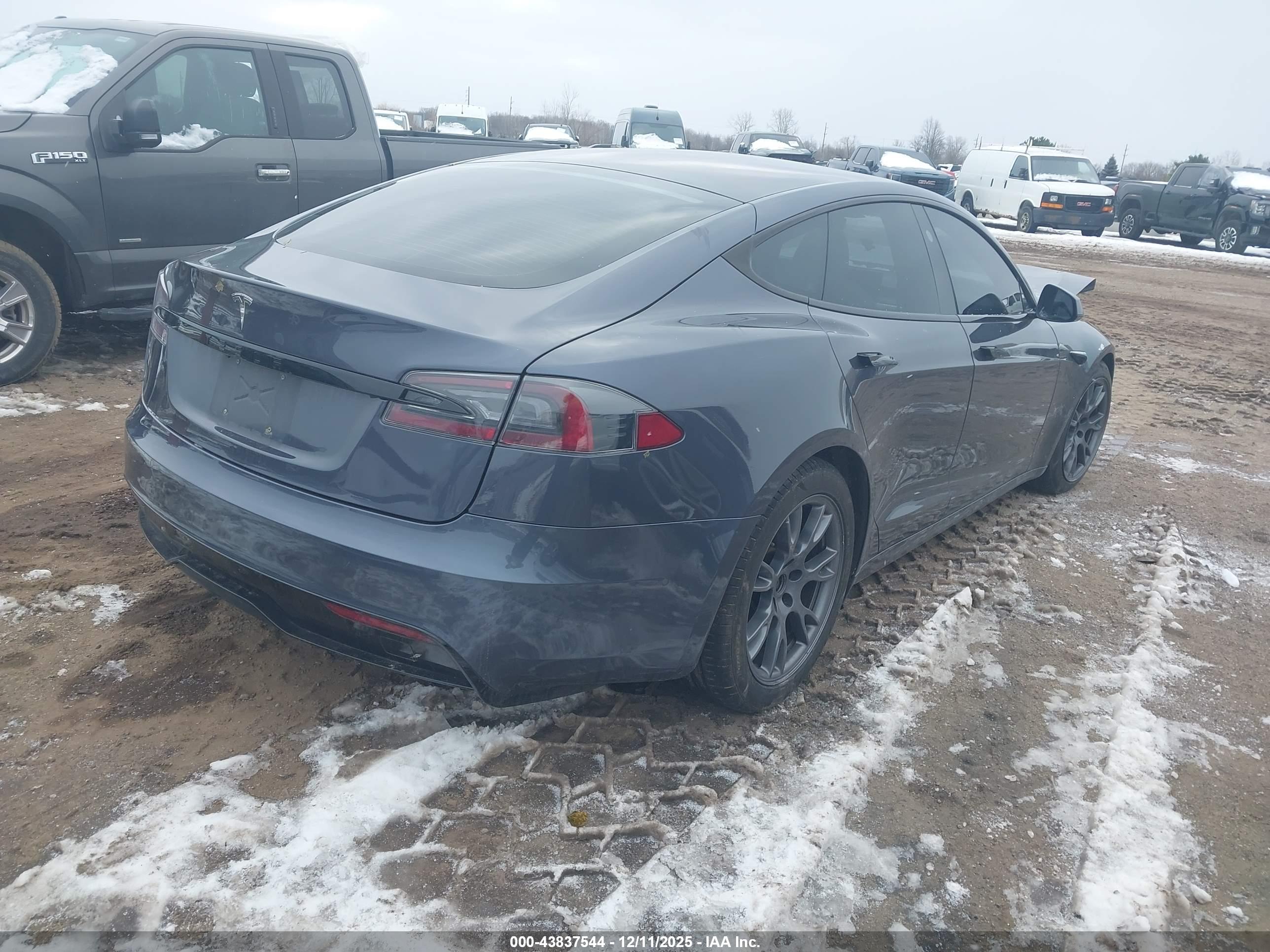 TESLA MODEL image 4