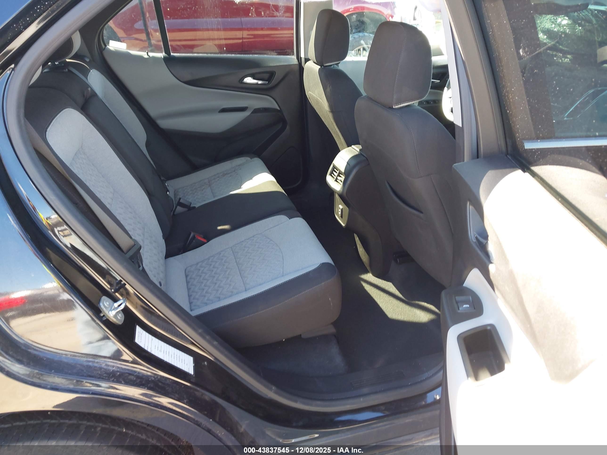 CHEVROLET EQUINOX image 8