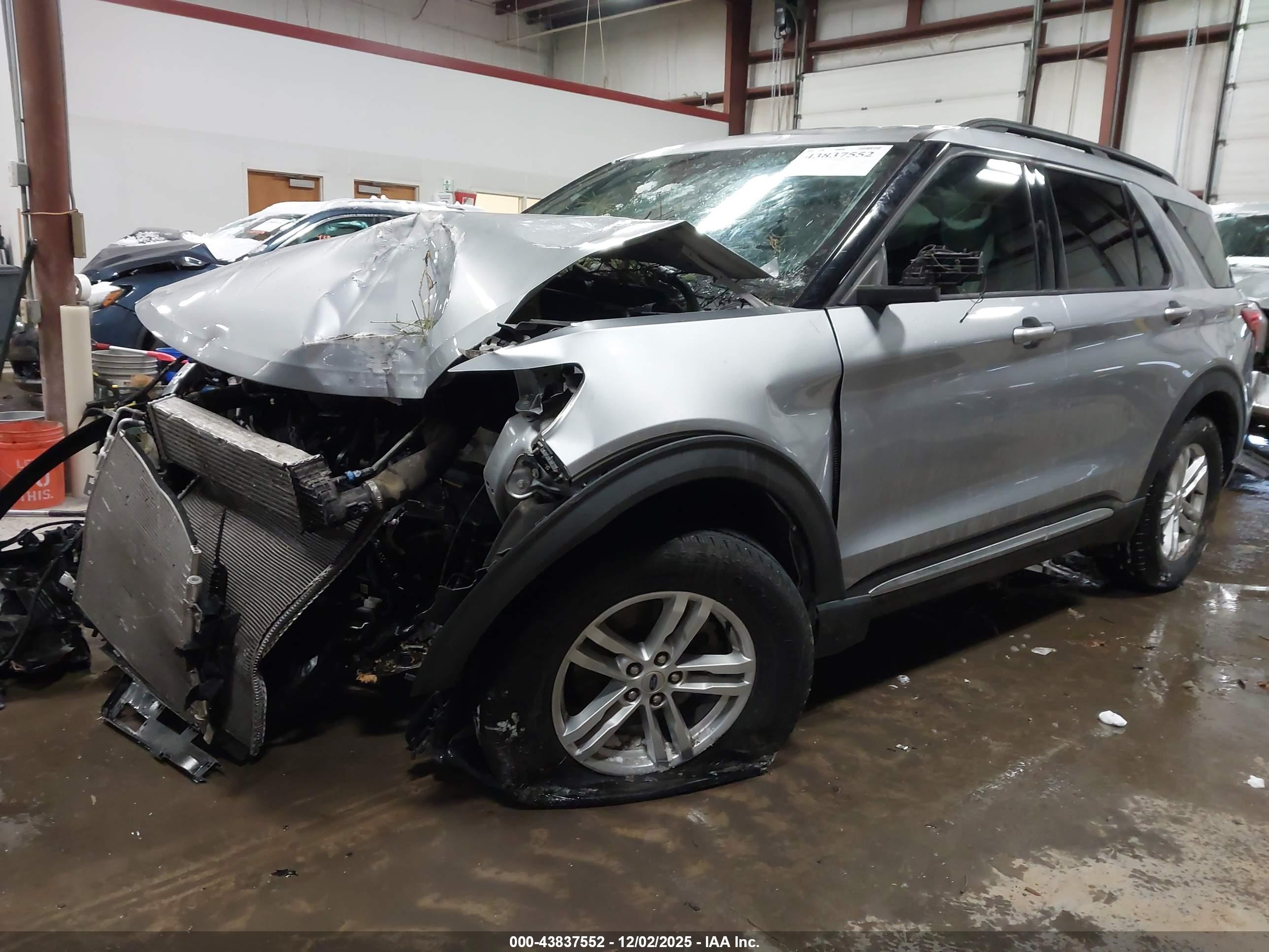 FORD EXPLORER image 2