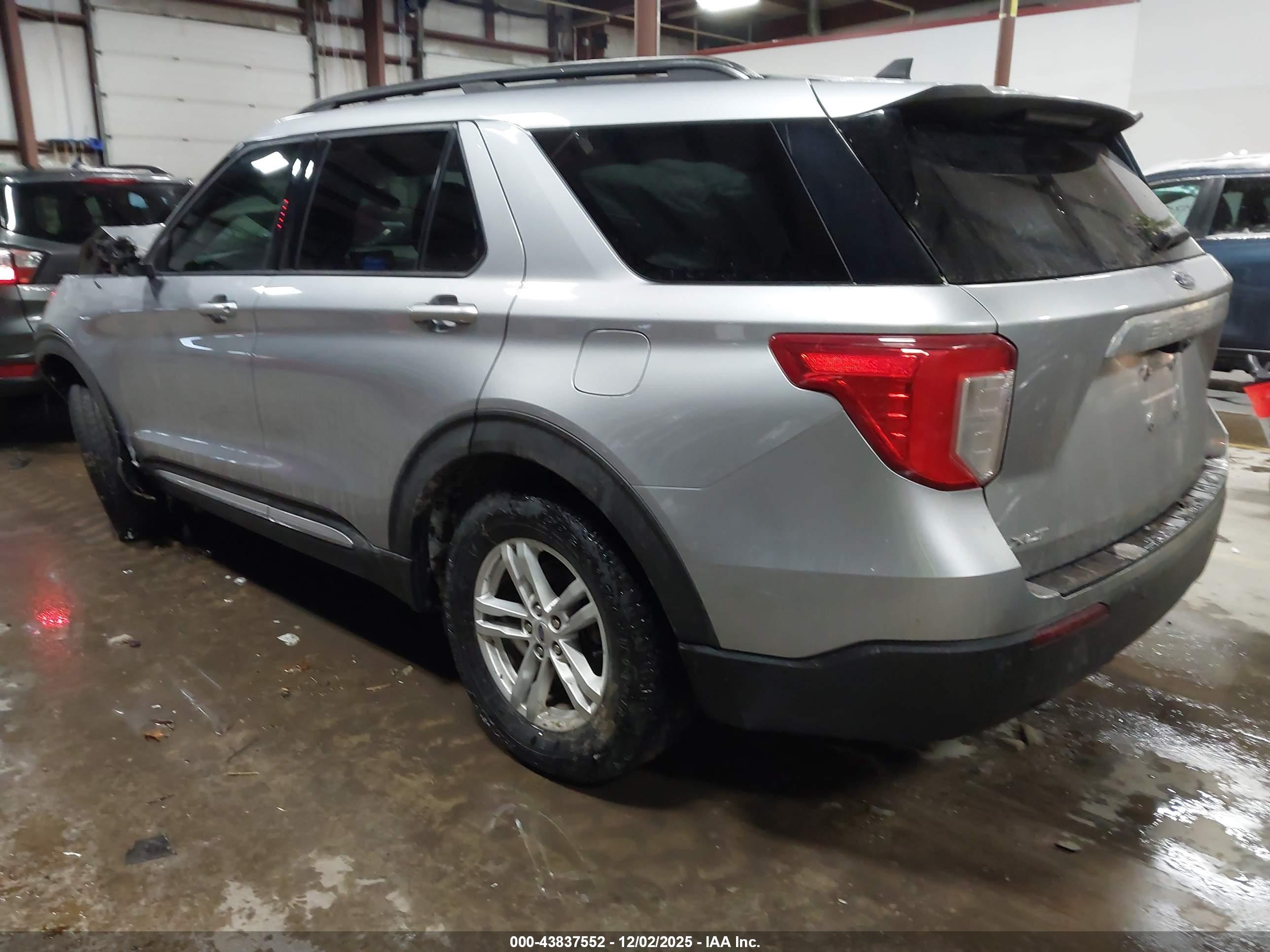 FORD EXPLORER image 3
