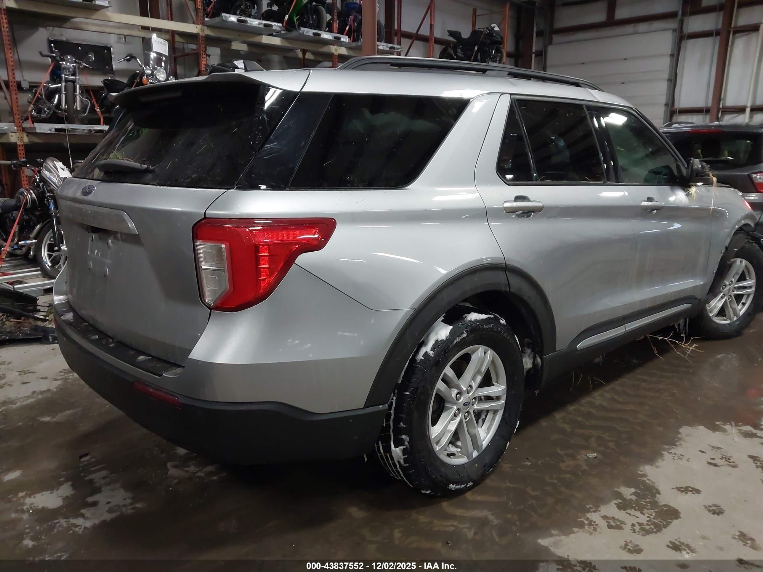 FORD EXPLORER image 4