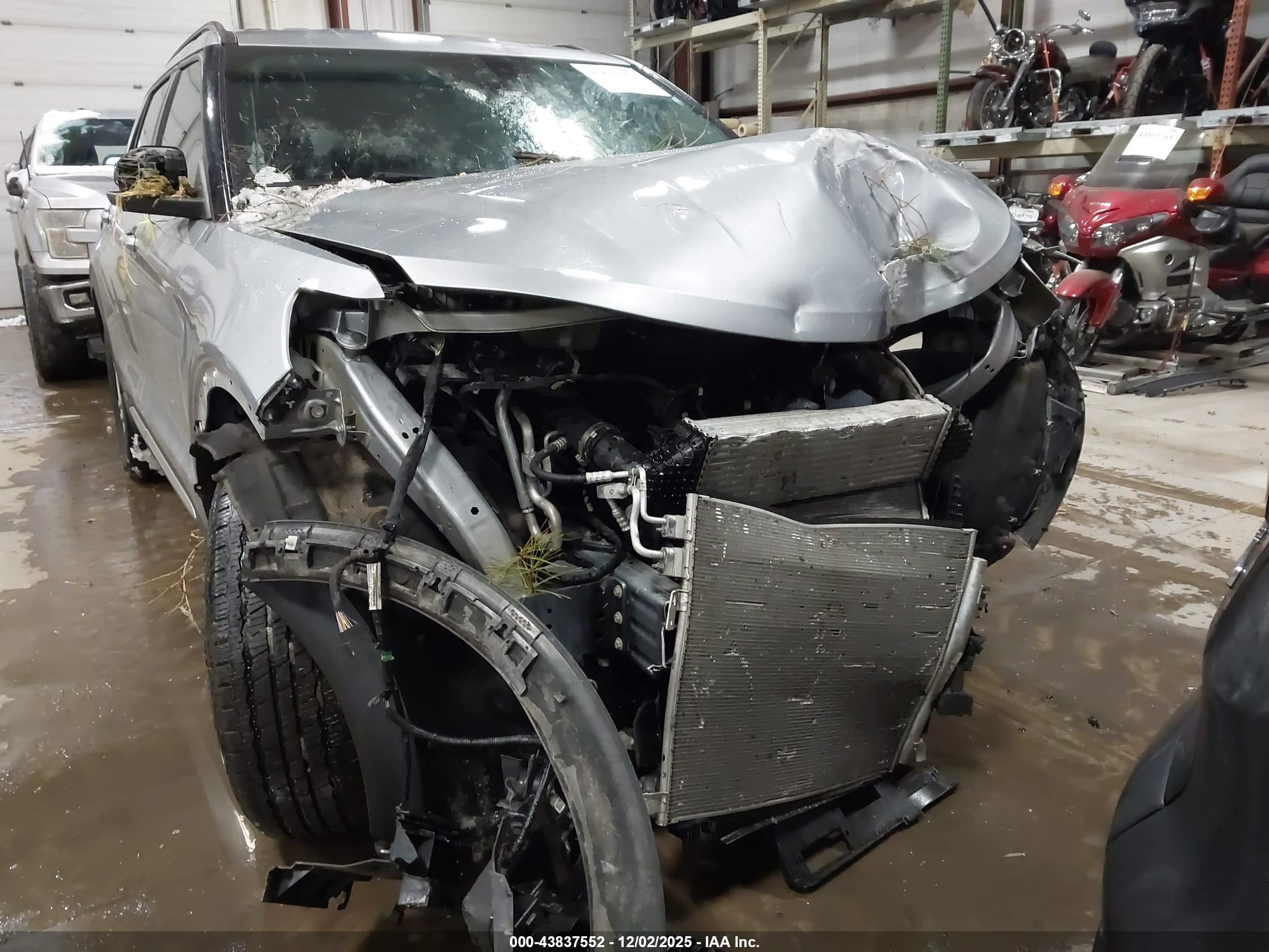 FORD EXPLORER image 6