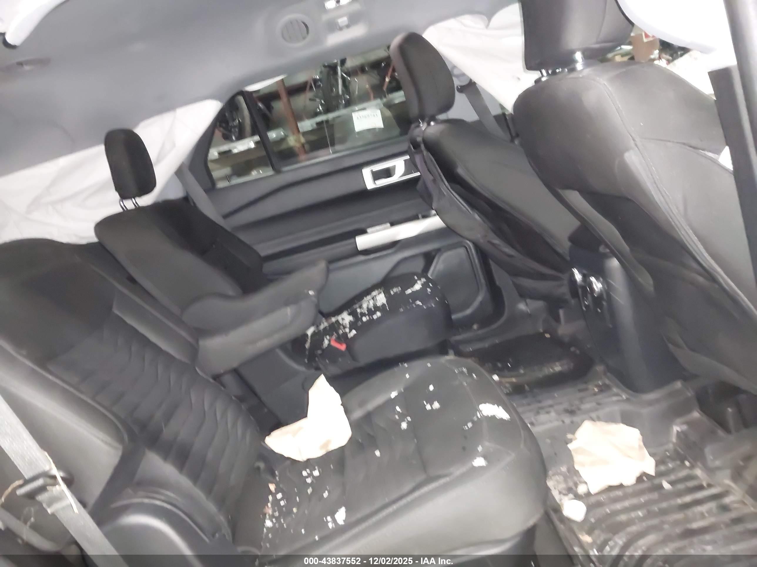 FORD EXPLORER image 8