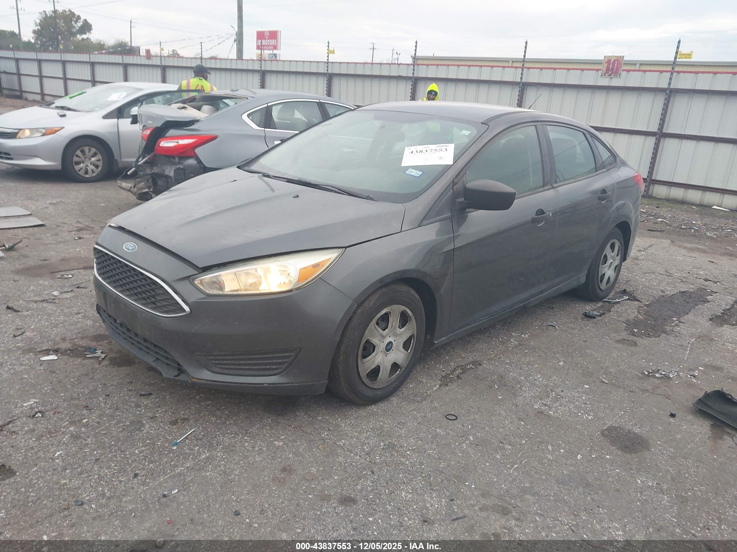 FORD FOCUS image 2