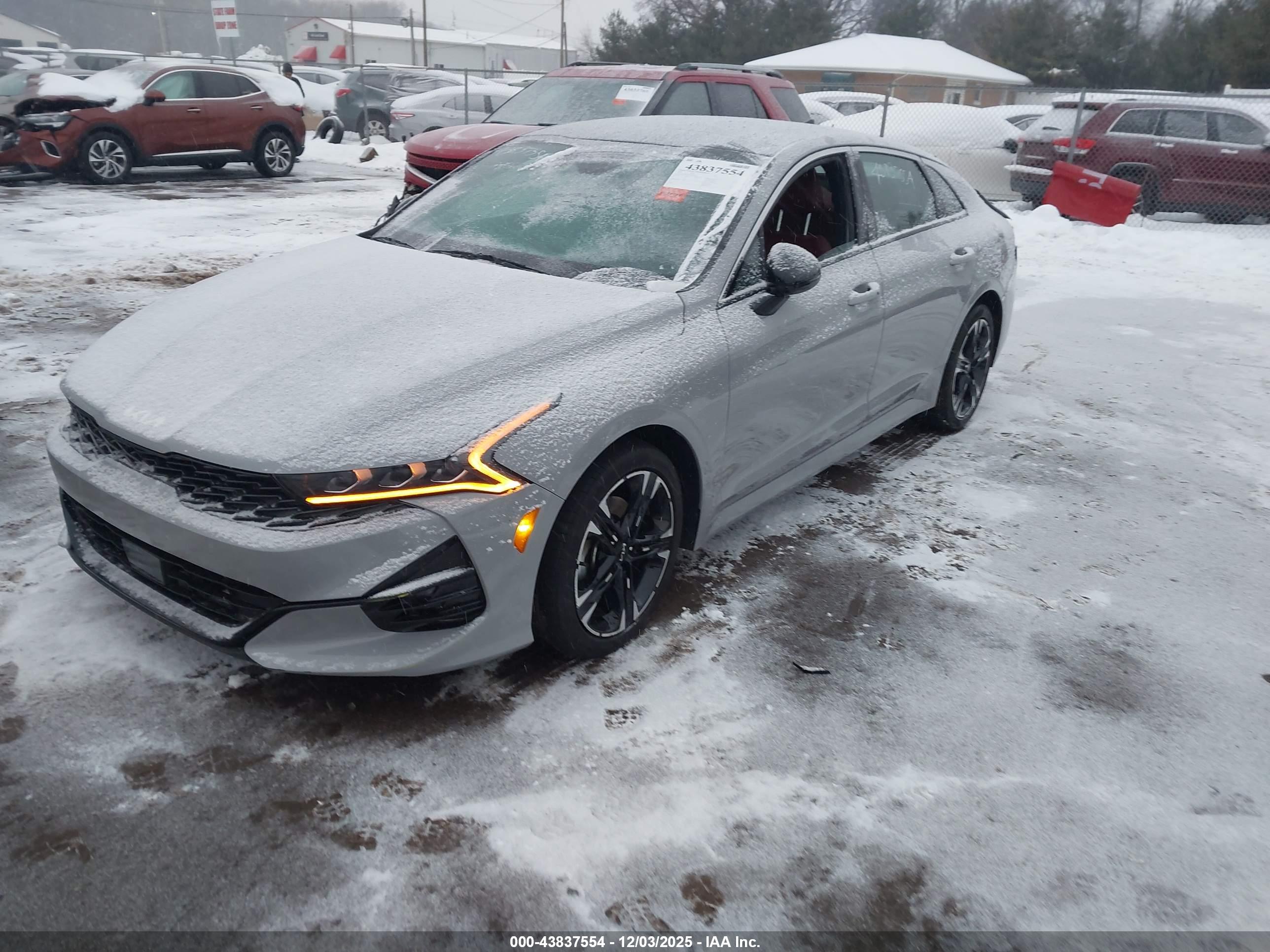 KIA K5 image 2