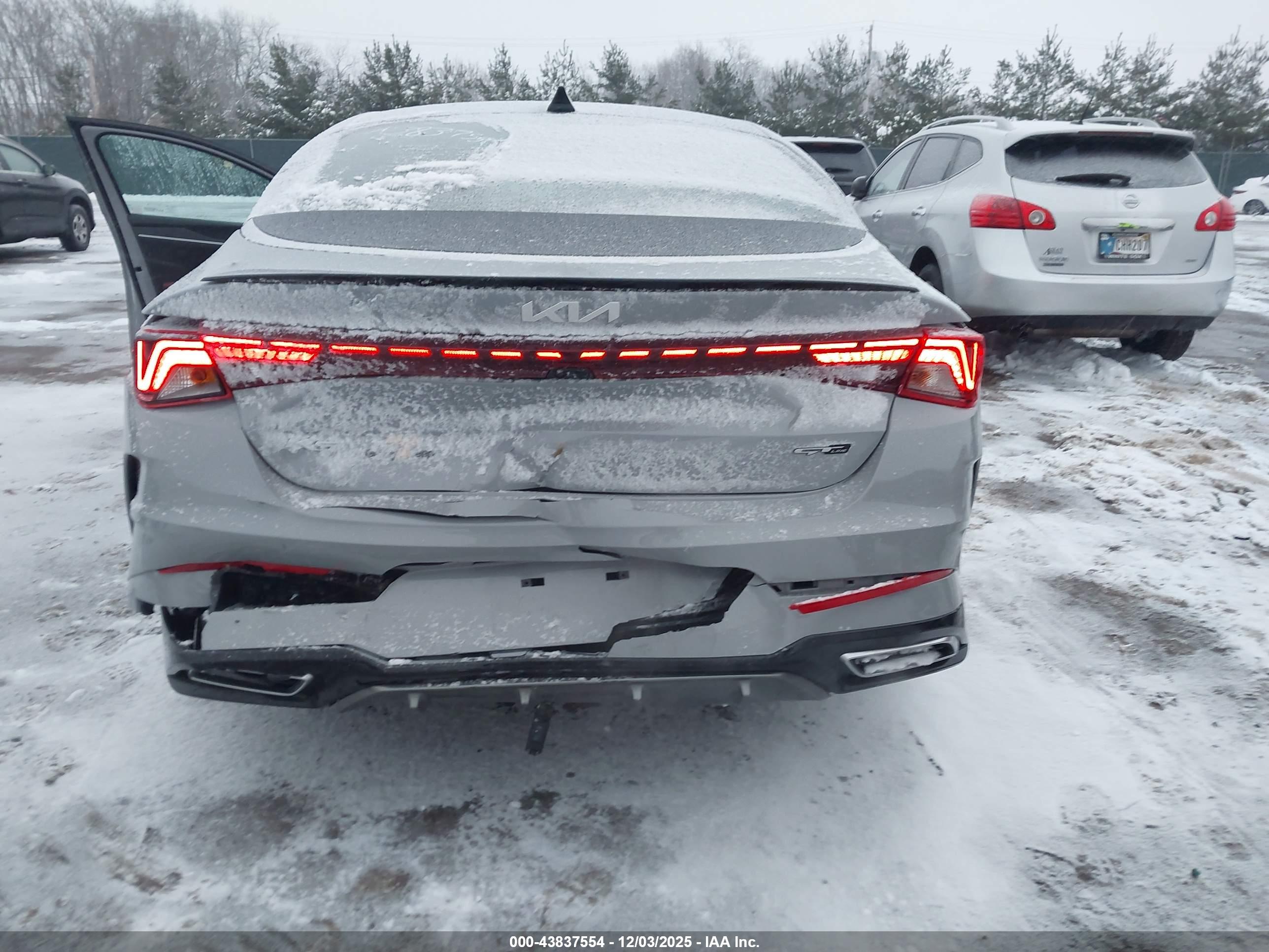 KIA K5 image 6