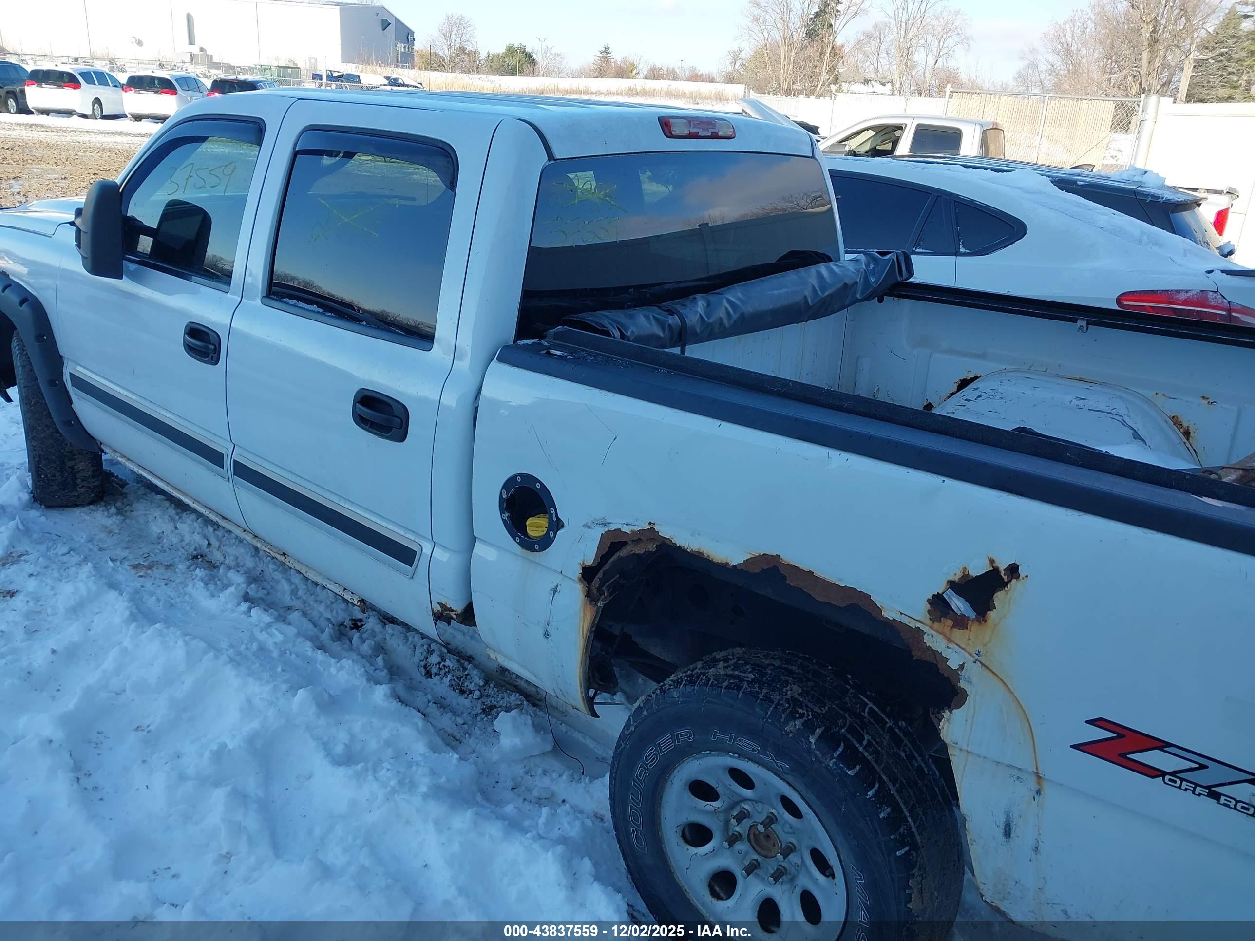 CHEVROLET SILVERADO image 3
