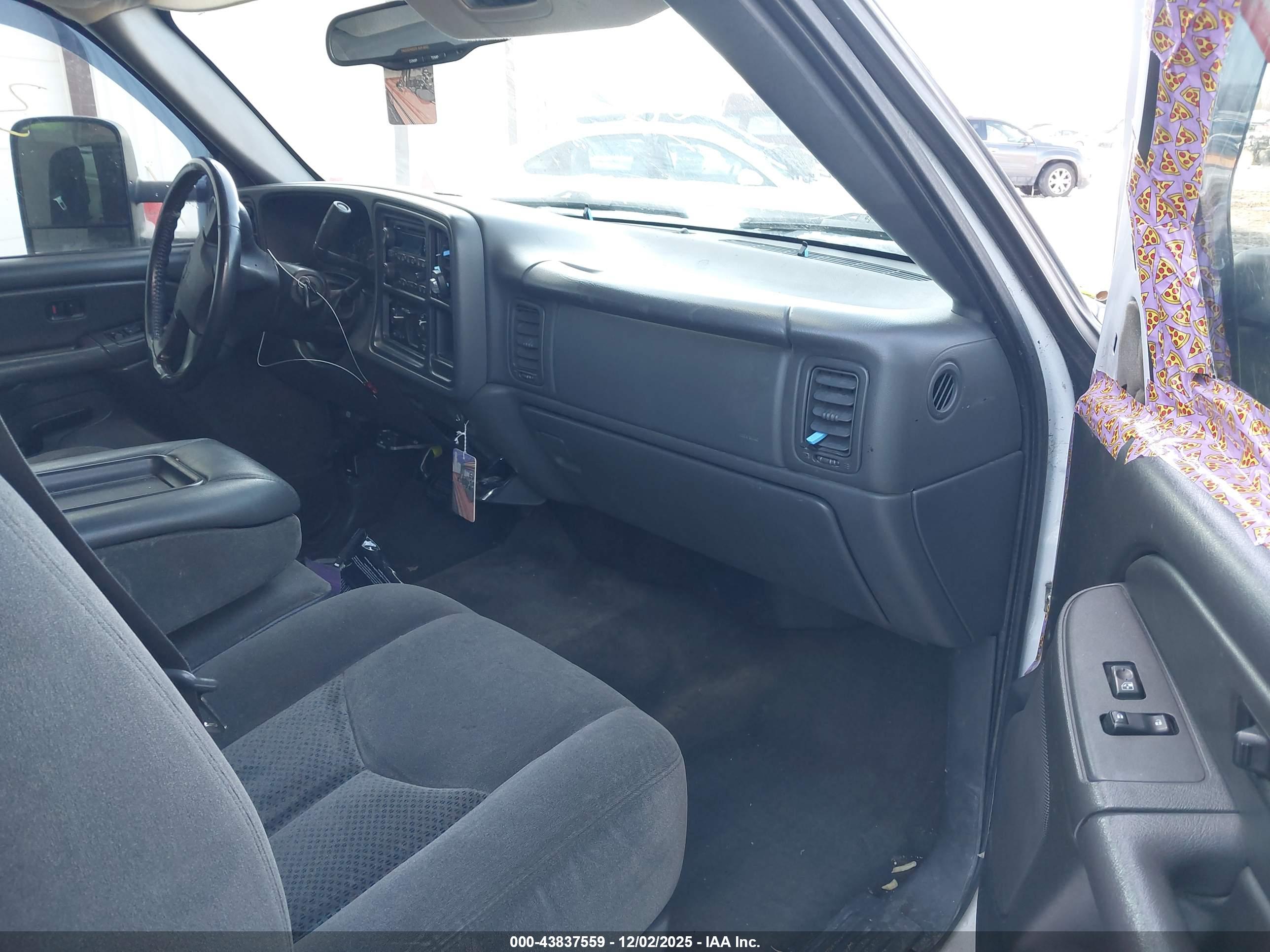 CHEVROLET SILVERADO image 5