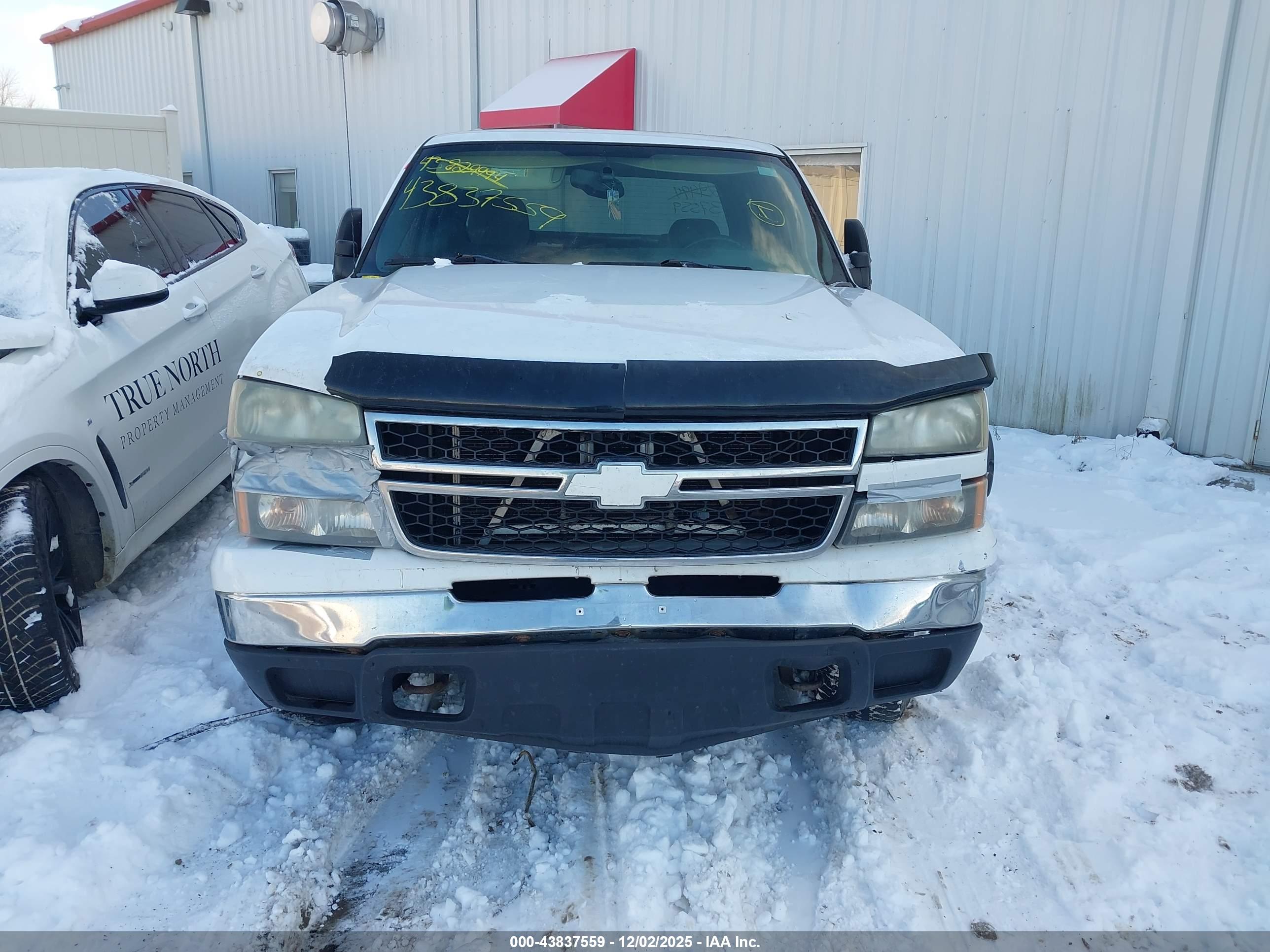 CHEVROLET SILVERADO image 6