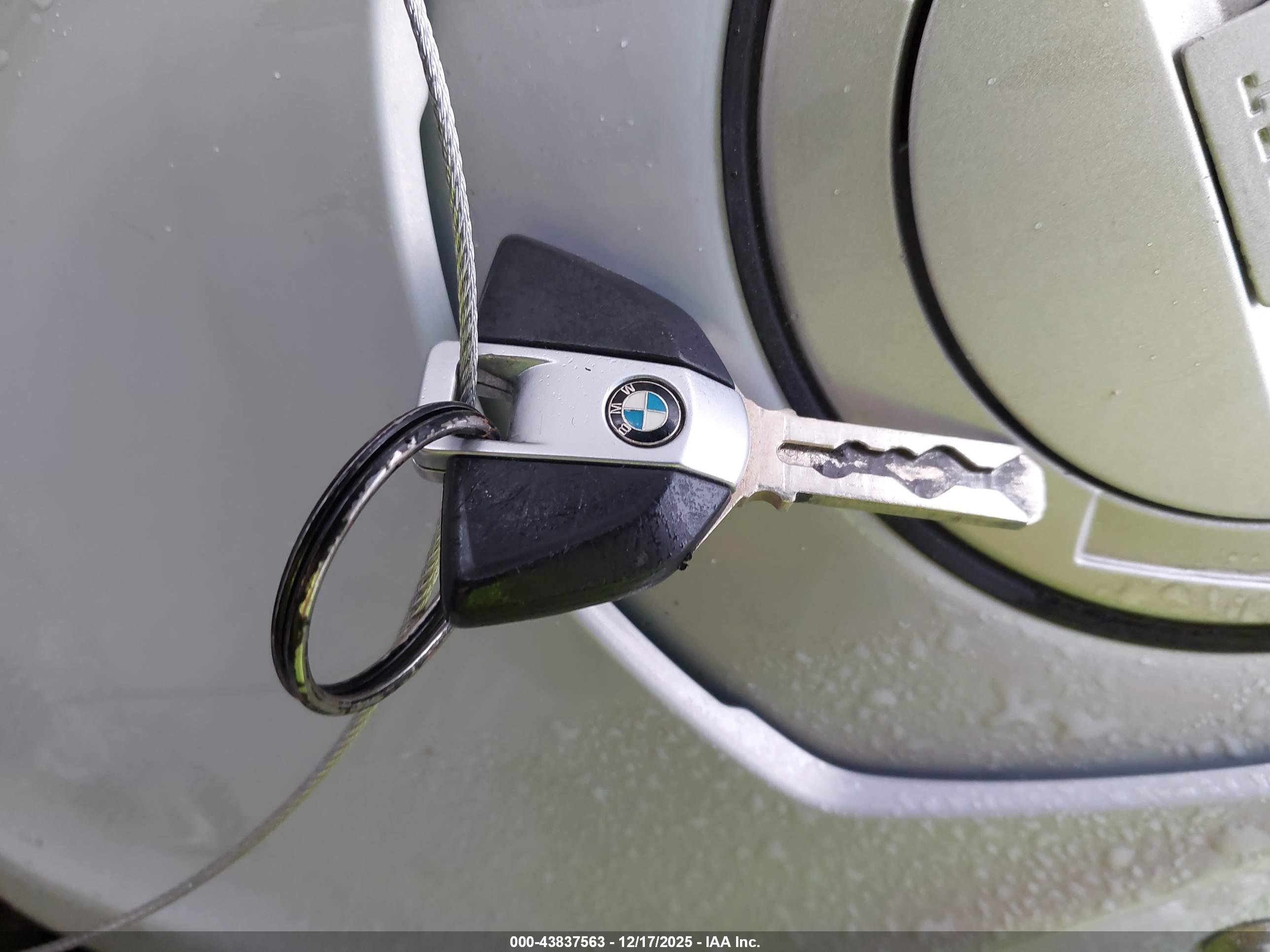 BMW S image 11