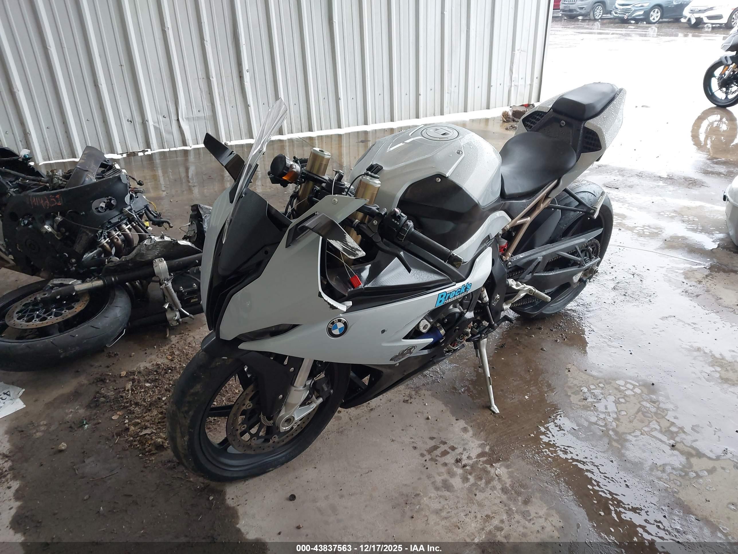 BMW S image 2