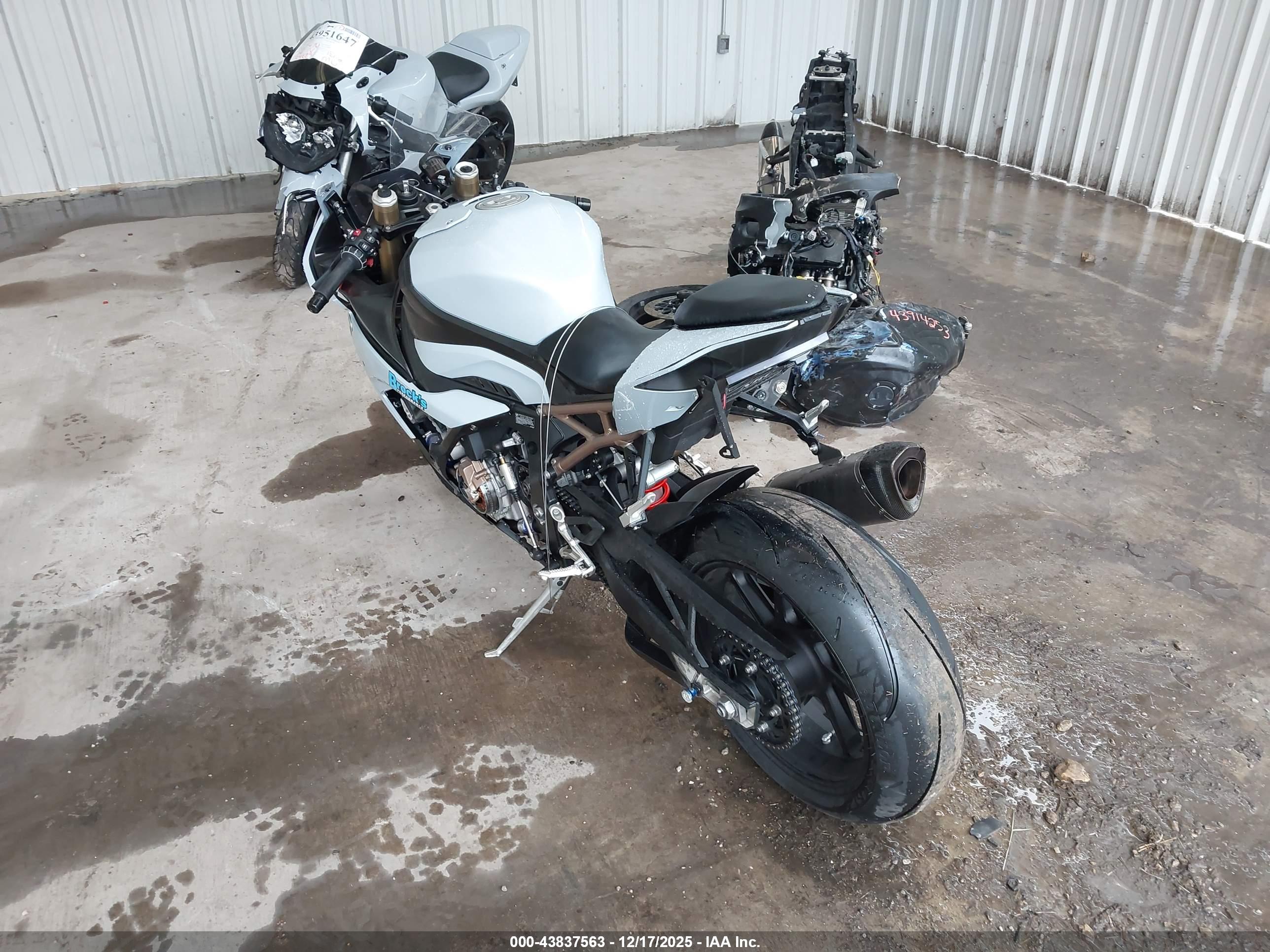 BMW S image 3