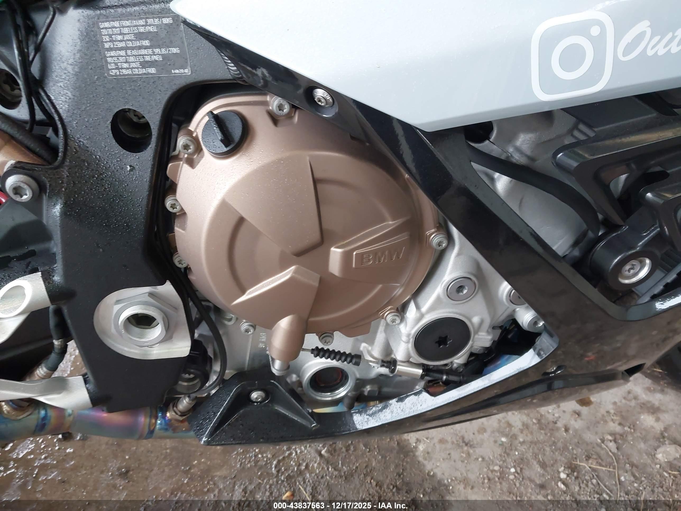 BMW S image 8