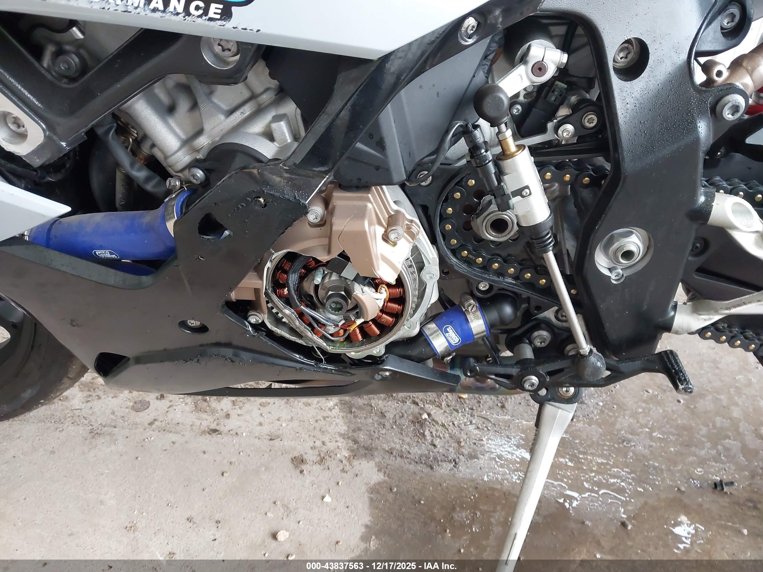 BMW S image 9