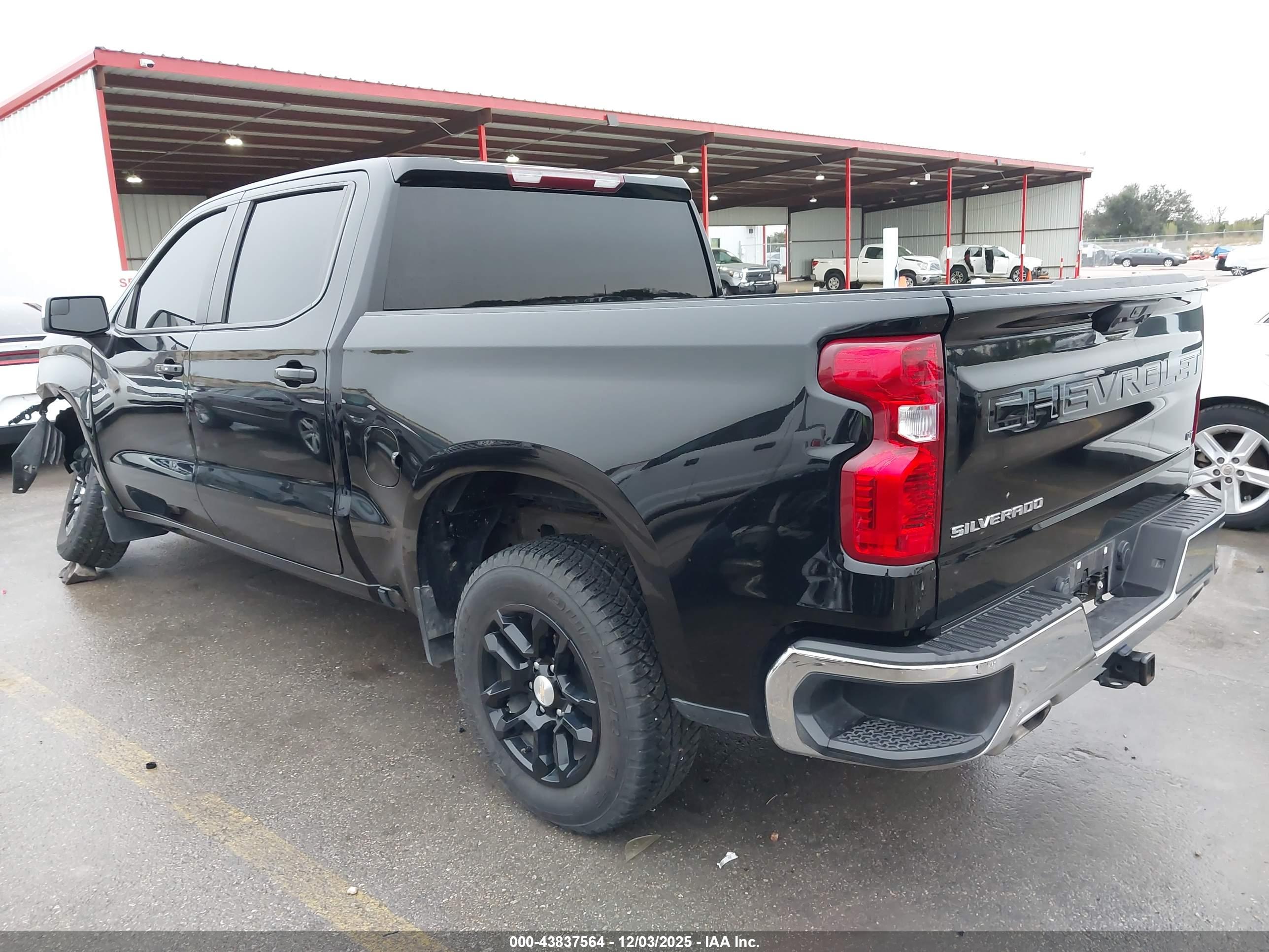 CHEVROLET SILVERADO image 3