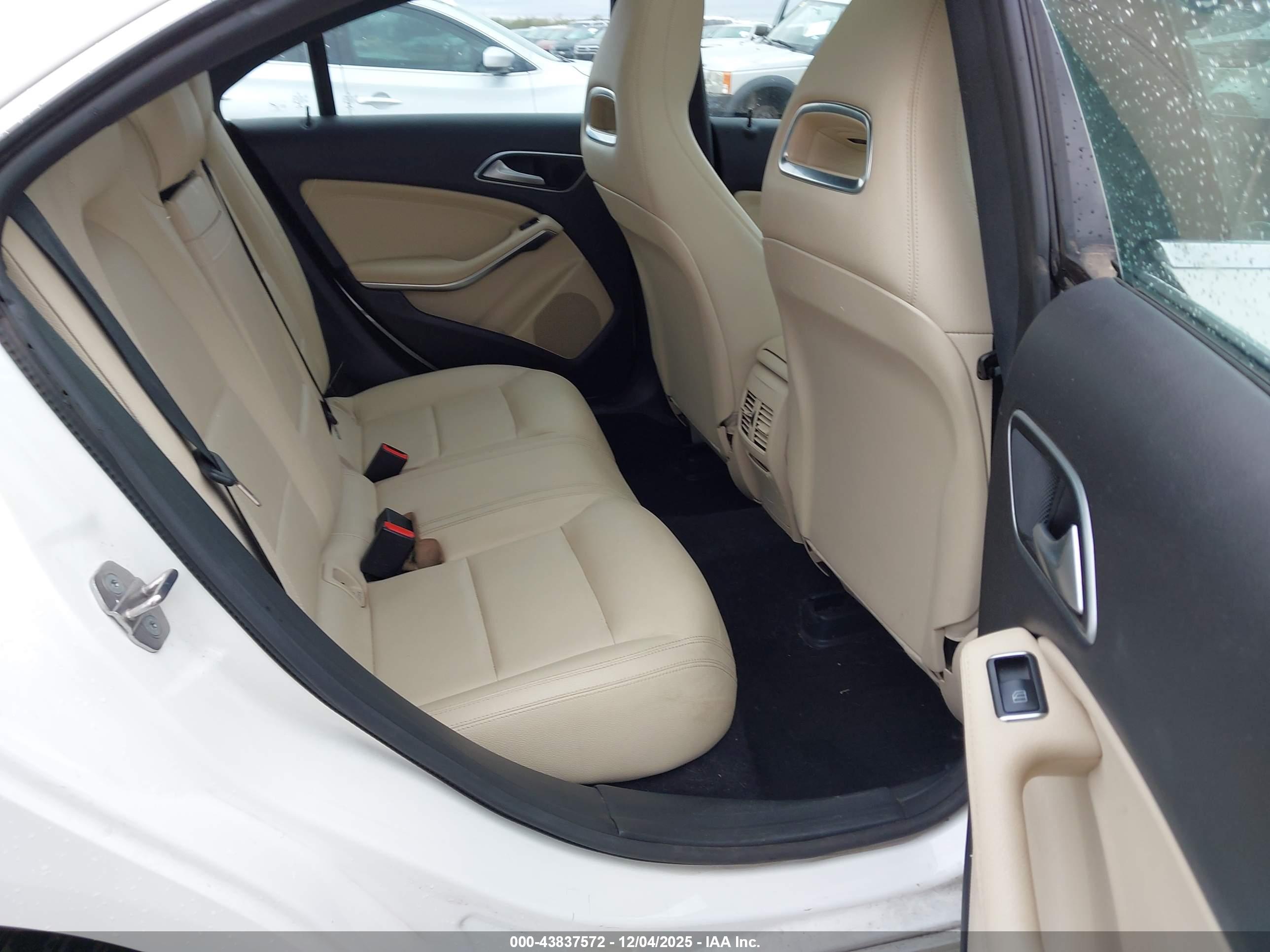 MERCEDES-BENZ CLA image 8