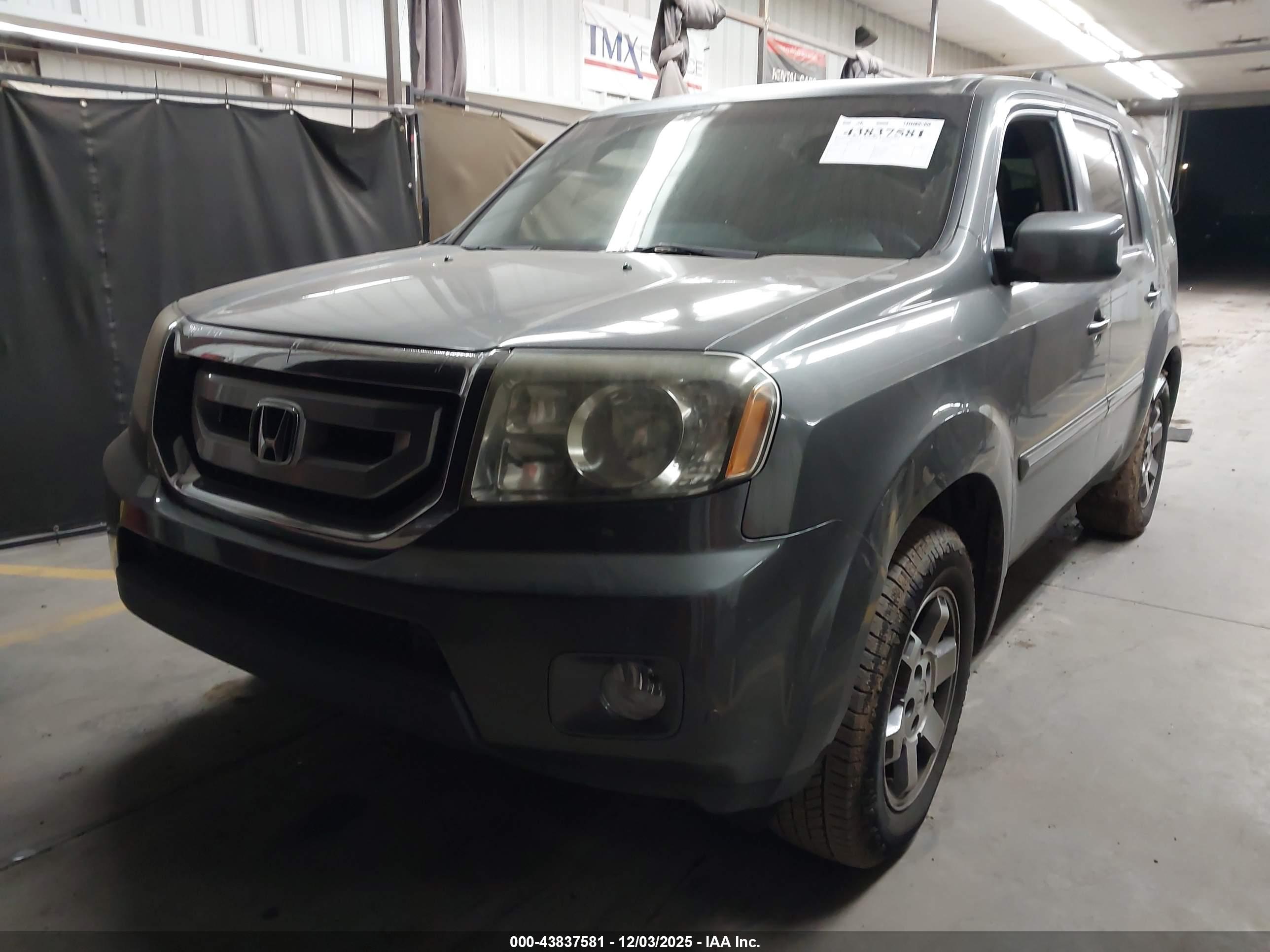HONDA PILOT image 2