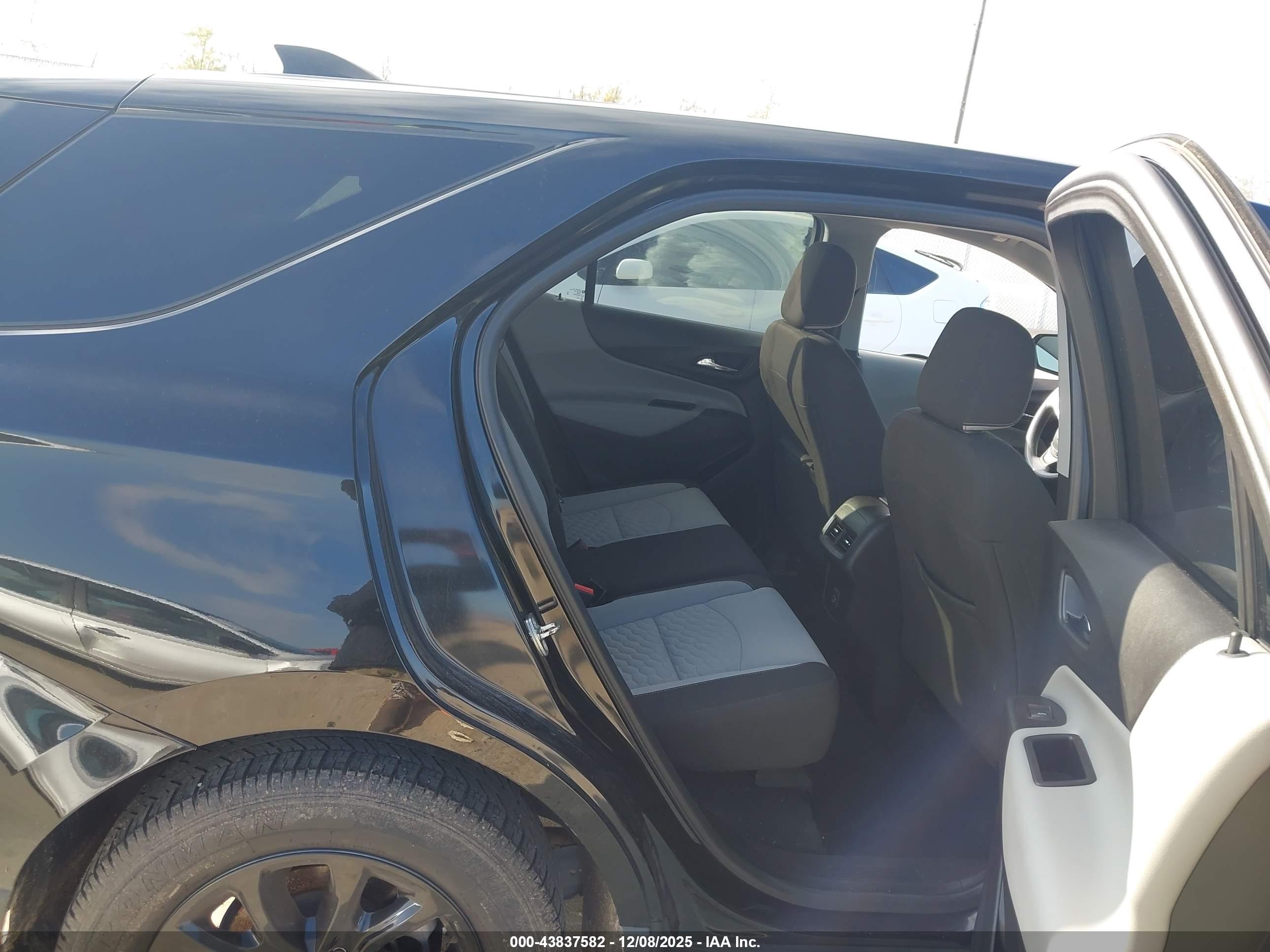 CHEVROLET EQUINOX image 8