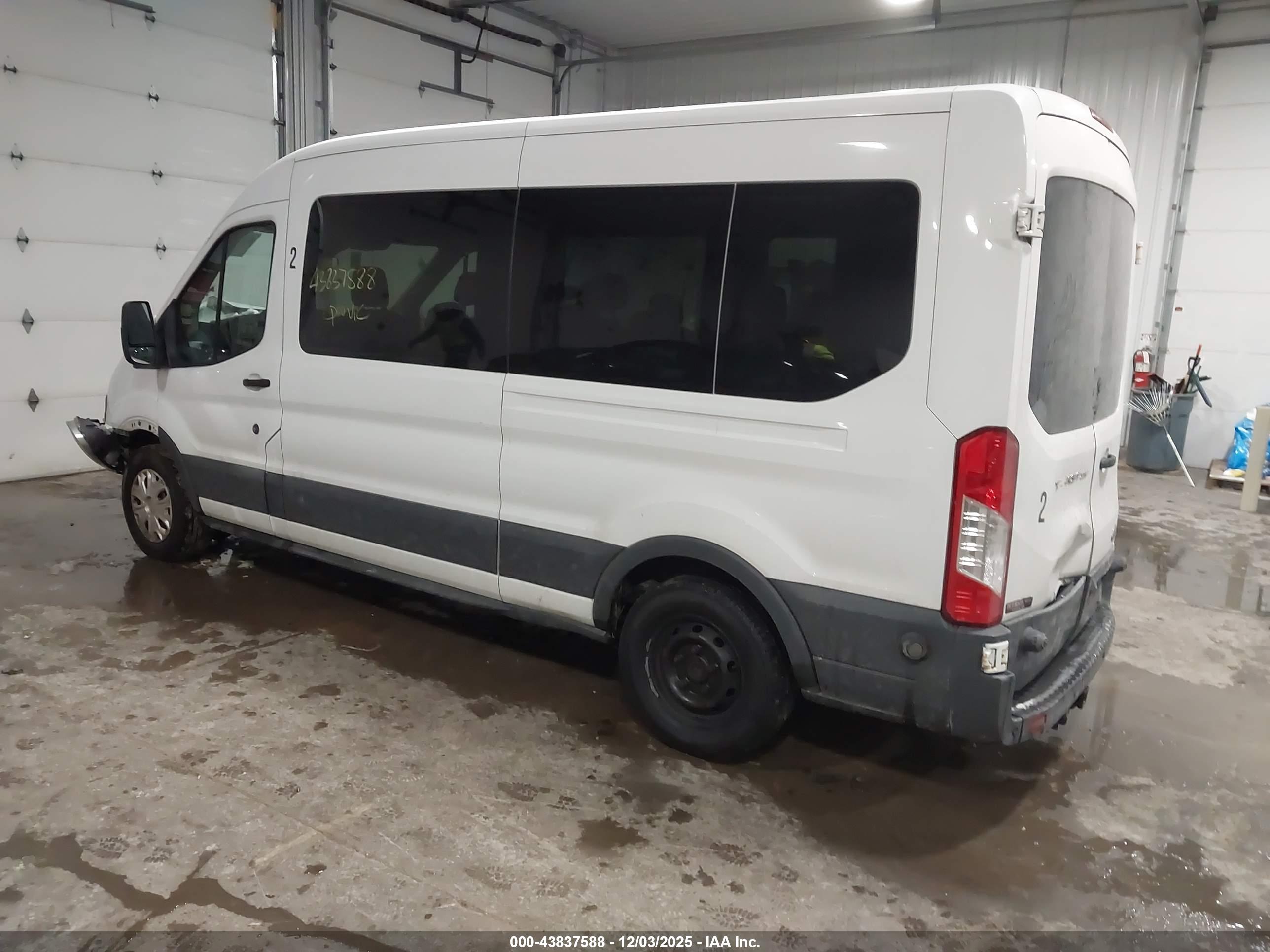FORD TRANSIT-350 image 3