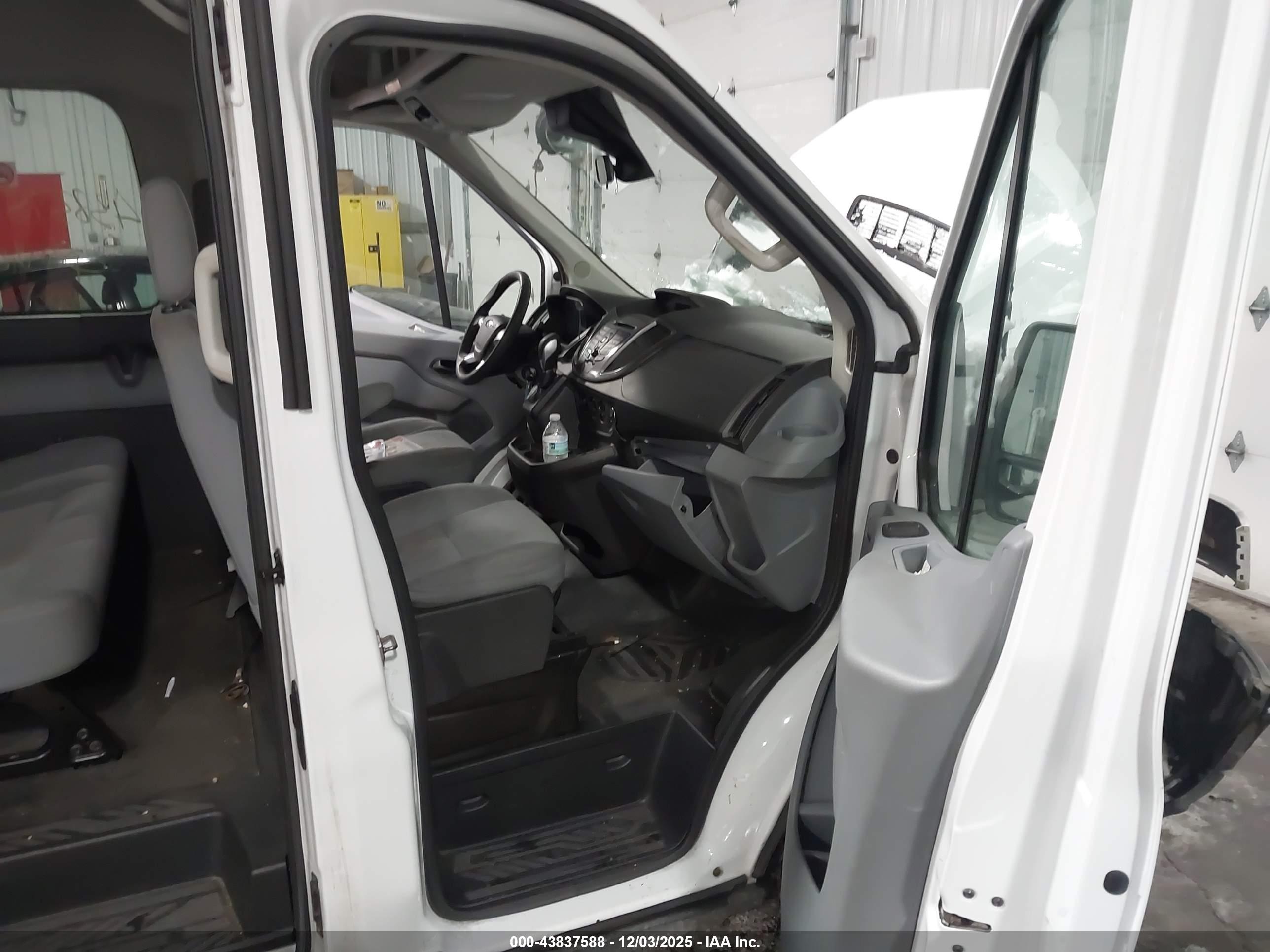 FORD TRANSIT-350 image 5