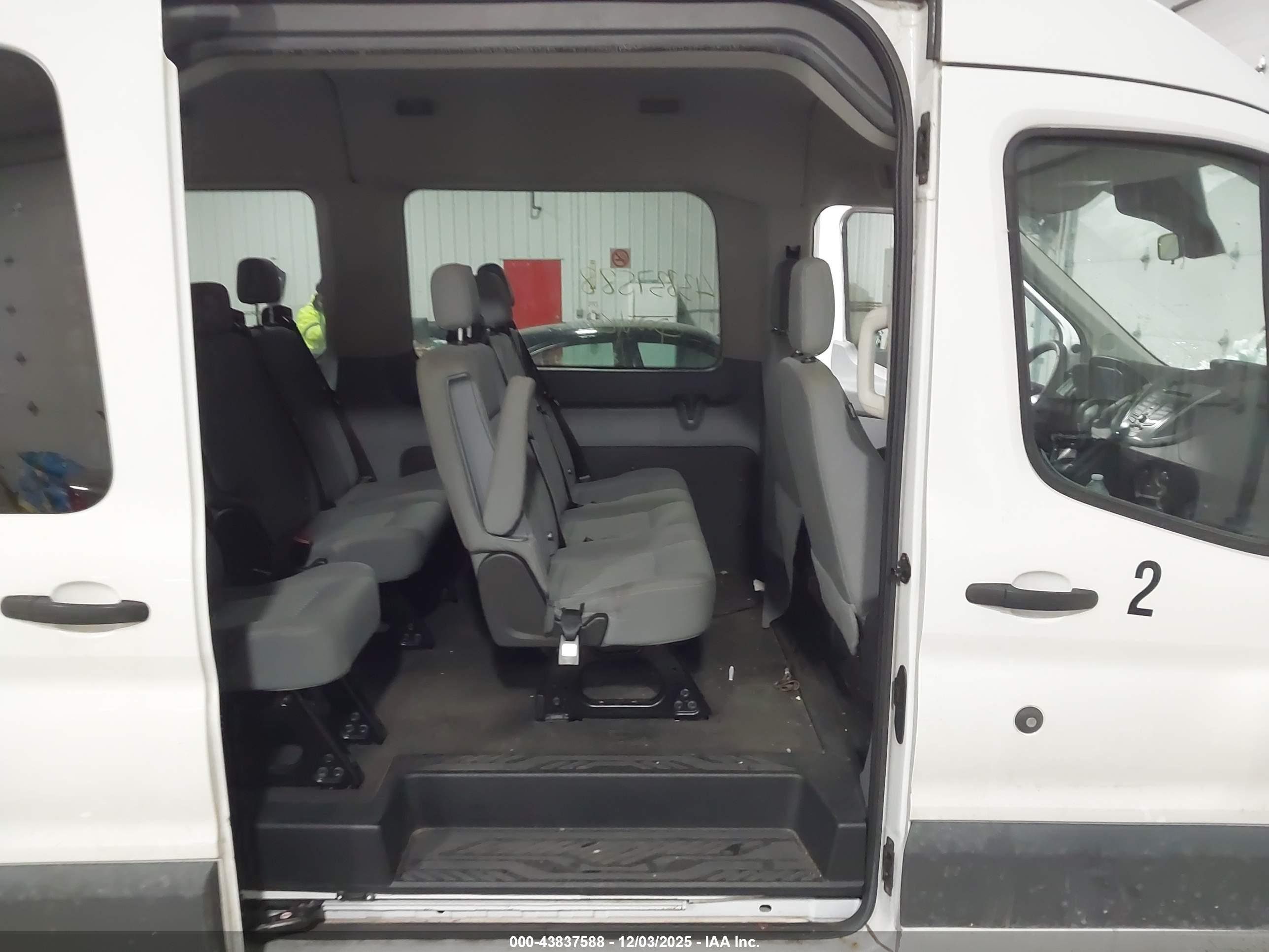 FORD TRANSIT-350 image 8